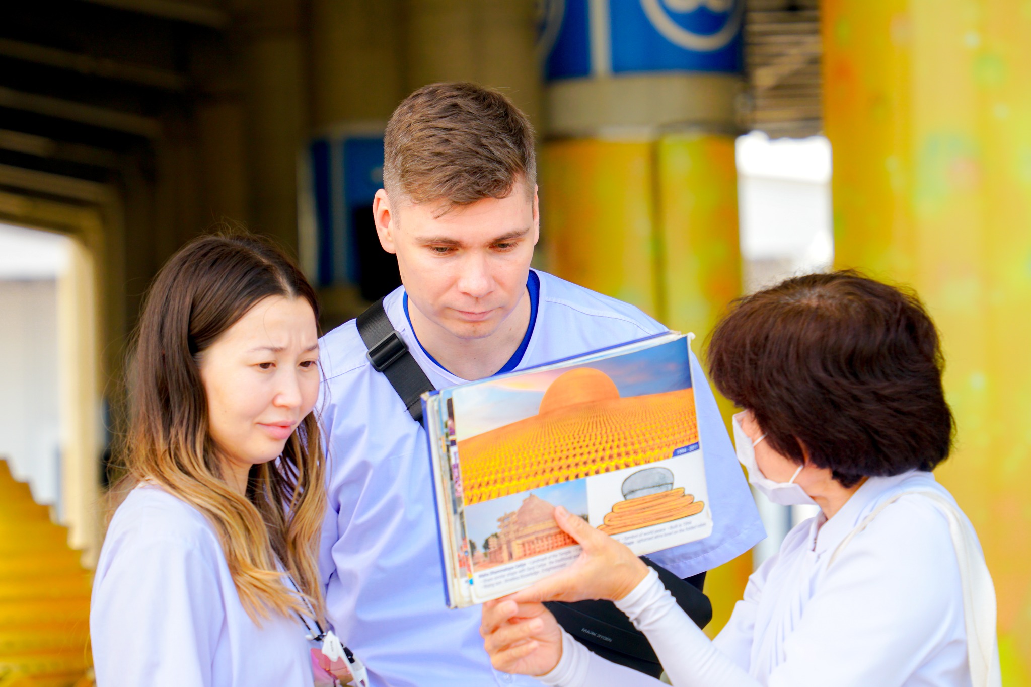 ชาวรัสเซีย เดินทางมาเยี่ยมชมวัดพระธรรมกาย