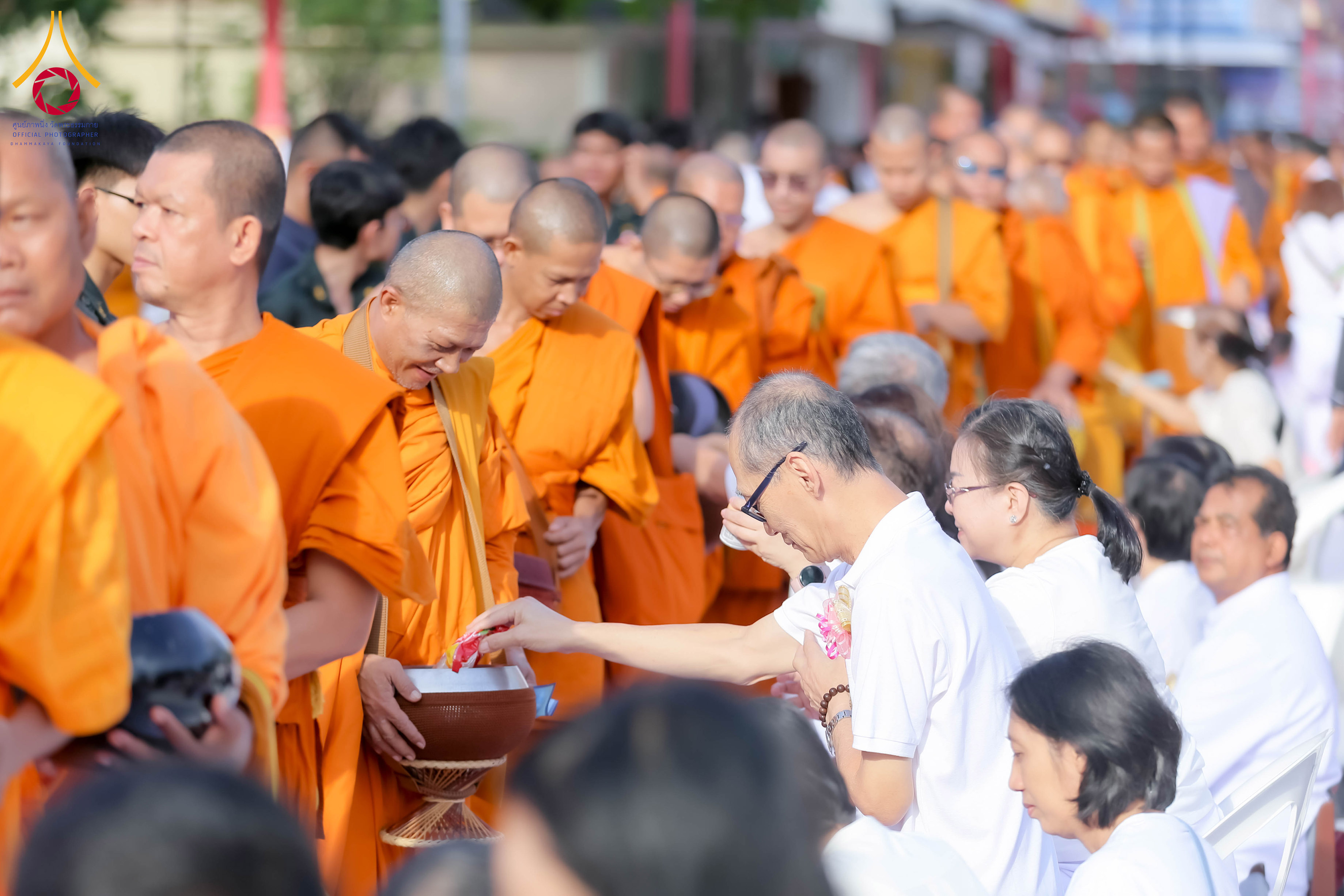 พิธีตักบาตรพระ 1,109 รูป เสริมสิริมงคล 109 ปี เมืองหาดใหญ่ ฟื้นฟูขวัญกำลังใจหลังมหาอุทกภัย
