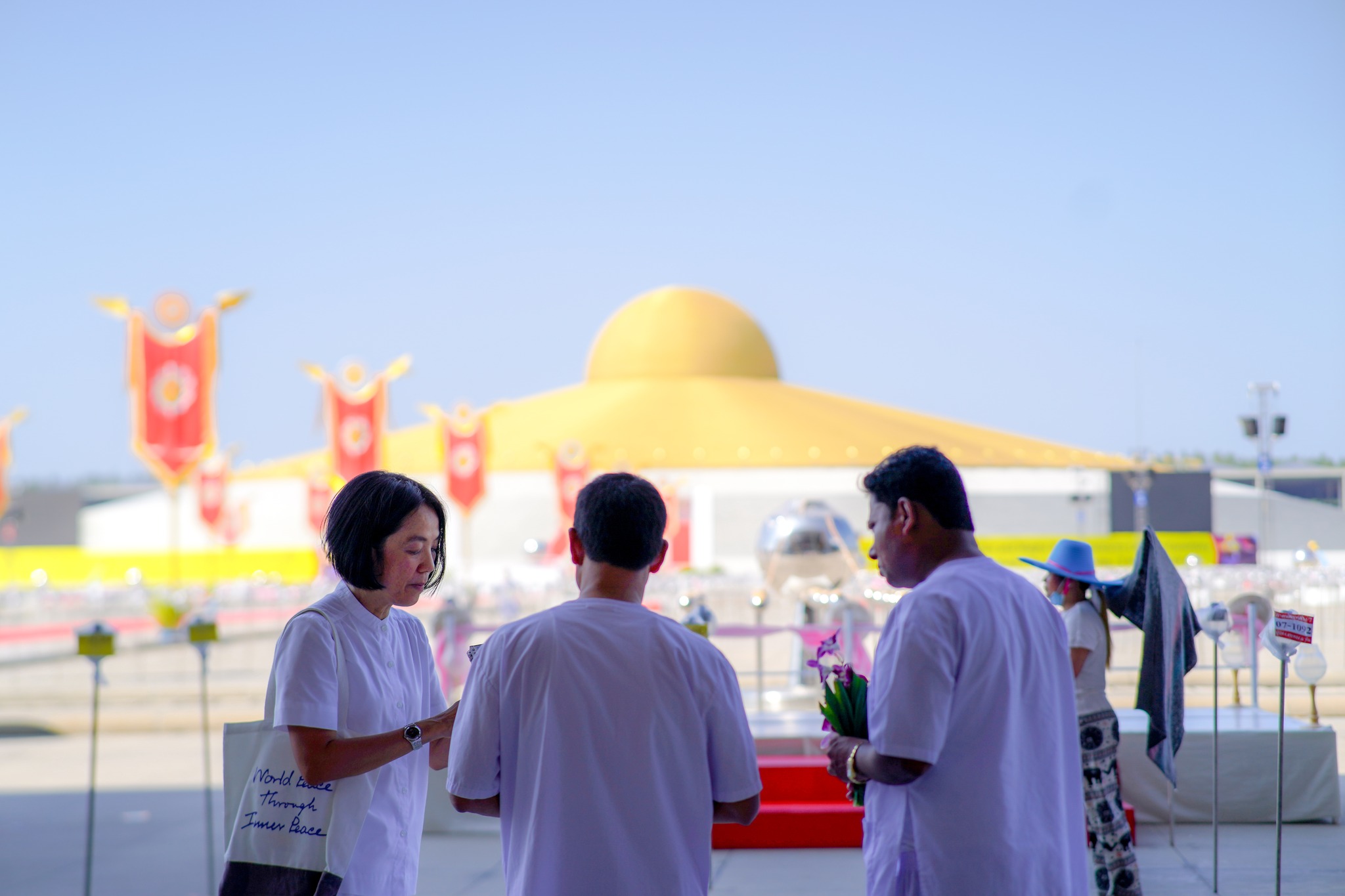 ชาวอินเดีย เดินทางมาเยี่ยมชมวัดพระธรรมกาย