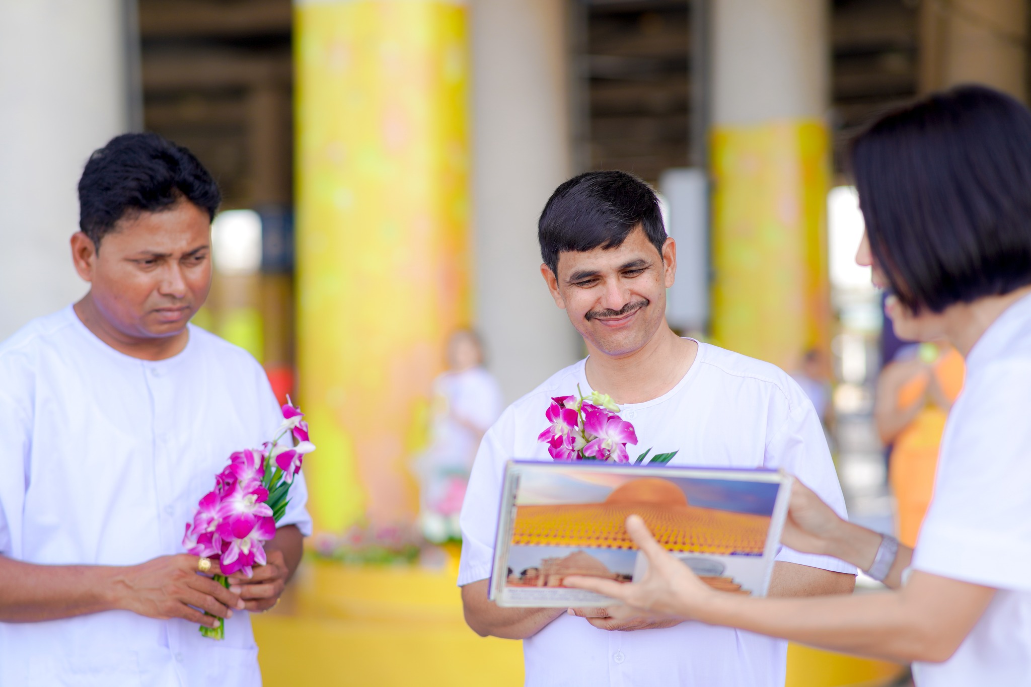 ชาวอินเดีย เดินทางมาเยี่ยมชมวัดพระธรรมกาย