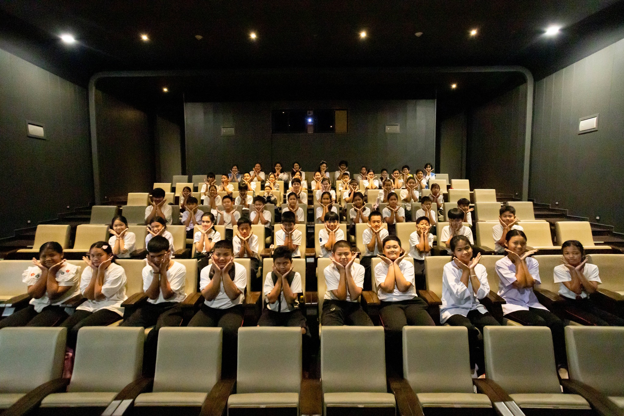 ชมรมพุทธศาสตร์สากล ร่วมกับ โรงเรียนวัดเทียนถวาย จัดกิจกรรมค่ายคุณธรรม จริยธรรม ณ วัดพระธรรมกาย