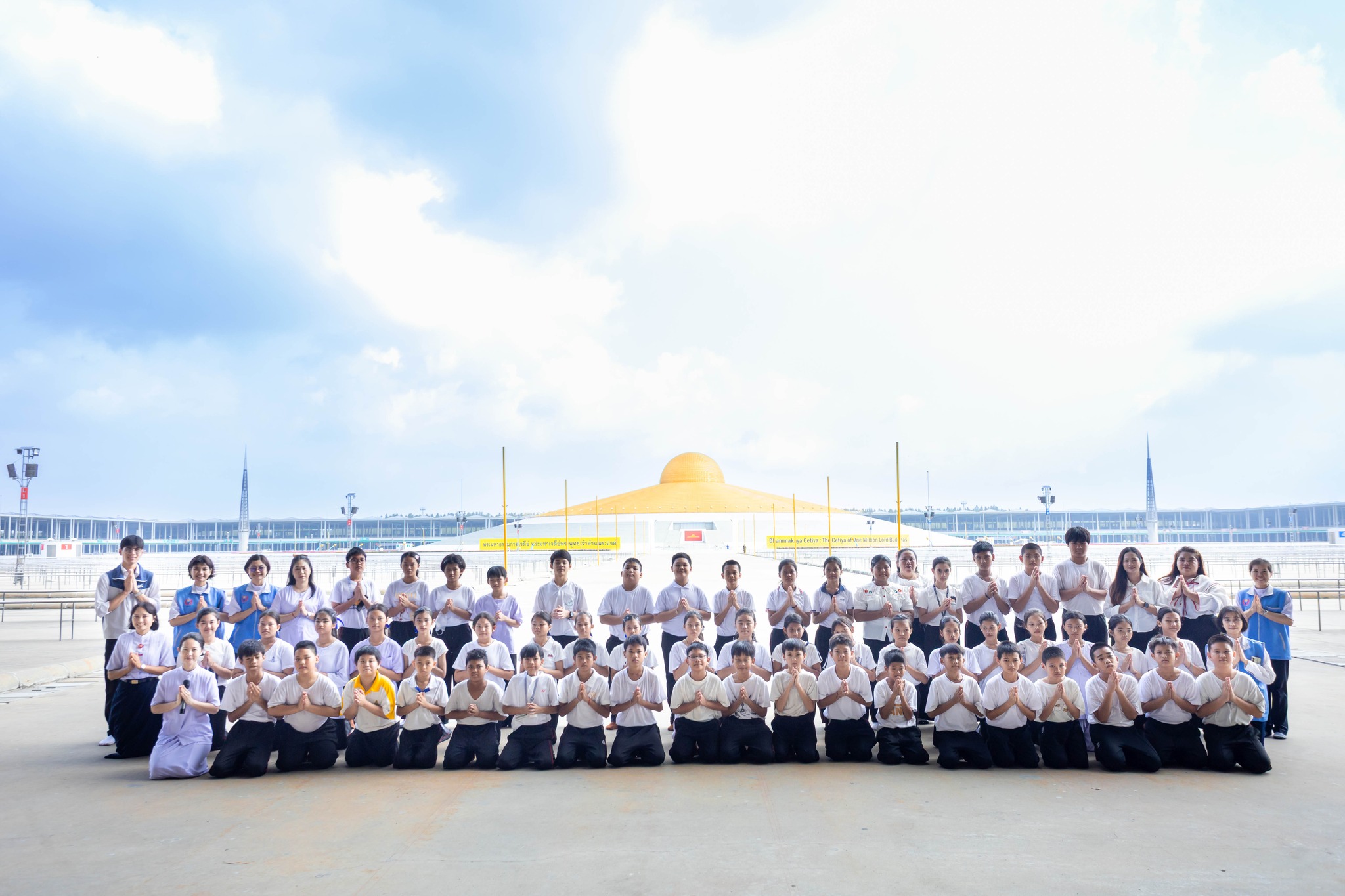 ชมรมพุทธศาสตร์สากล ร่วมกับ โรงเรียนวัดเทียนถวาย จัดกิจกรรมค่ายคุณธรรม จริยธรรม ณ วัดพระธรรมกาย