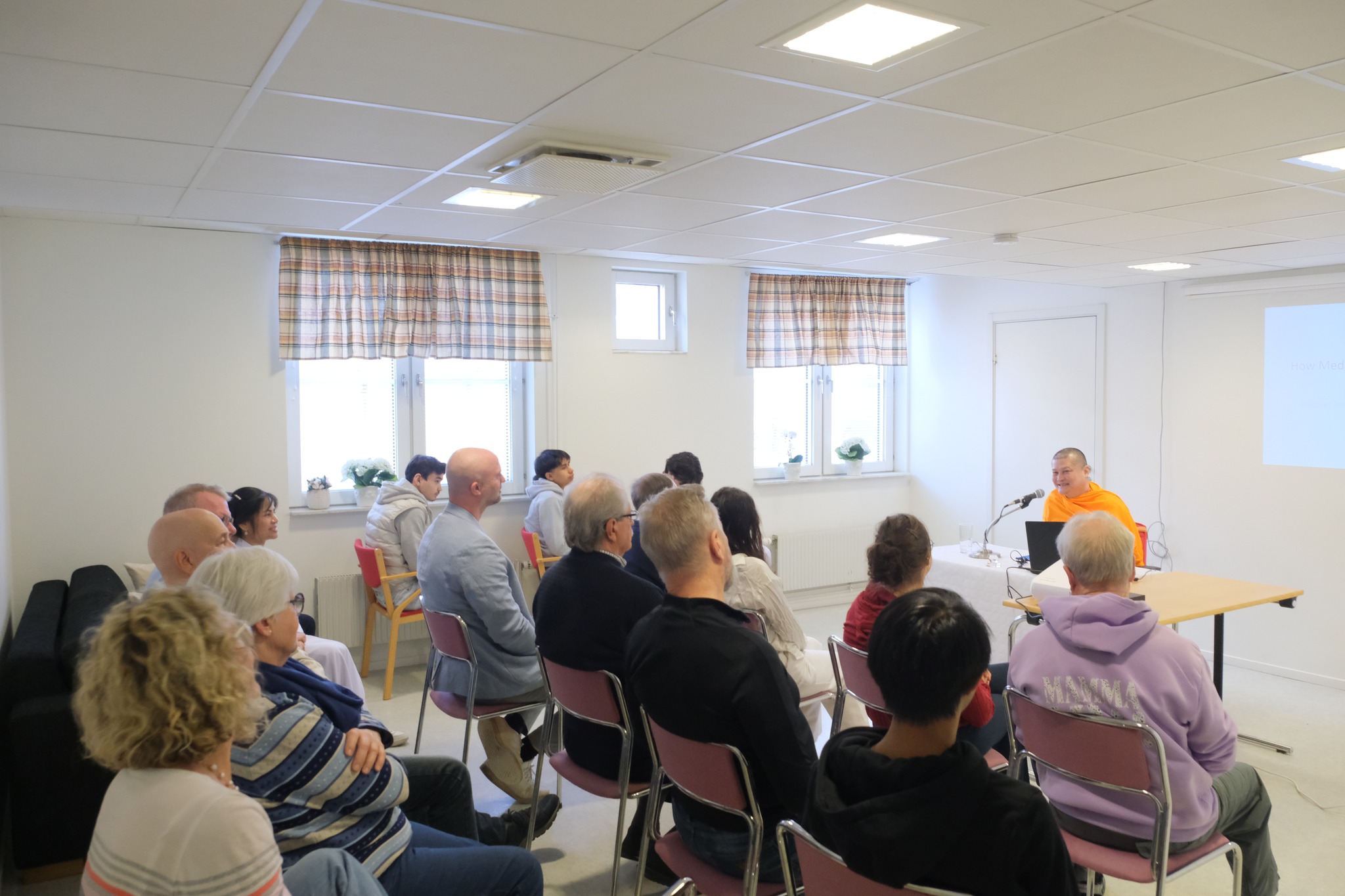 วัดพระธรรมกายบูโรส จัดปฏิบัติธรรมชาวท้องถิ่น บูชาธรรม 82 ปี หลวงพ่อธัมมชโย ณ เมือง Landskrona