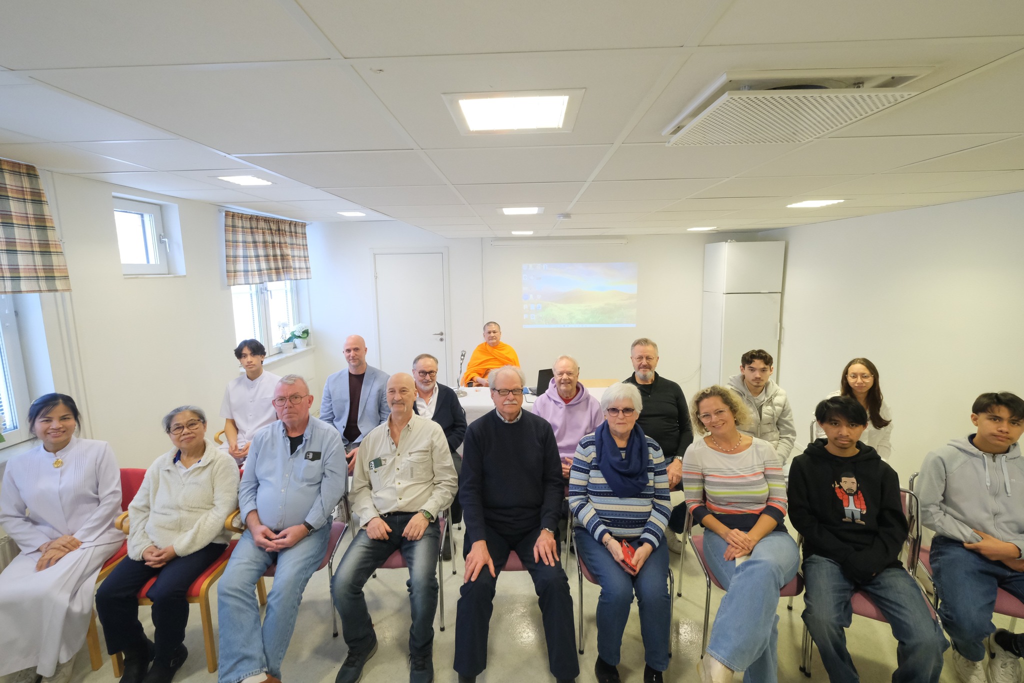 วัดพระธรรมกายบูโรส จัดปฏิบัติธรรมชาวท้องถิ่น บูชาธรรม 82 ปี หลวงพ่อธัมมชโย ณ เมือง Landskrona