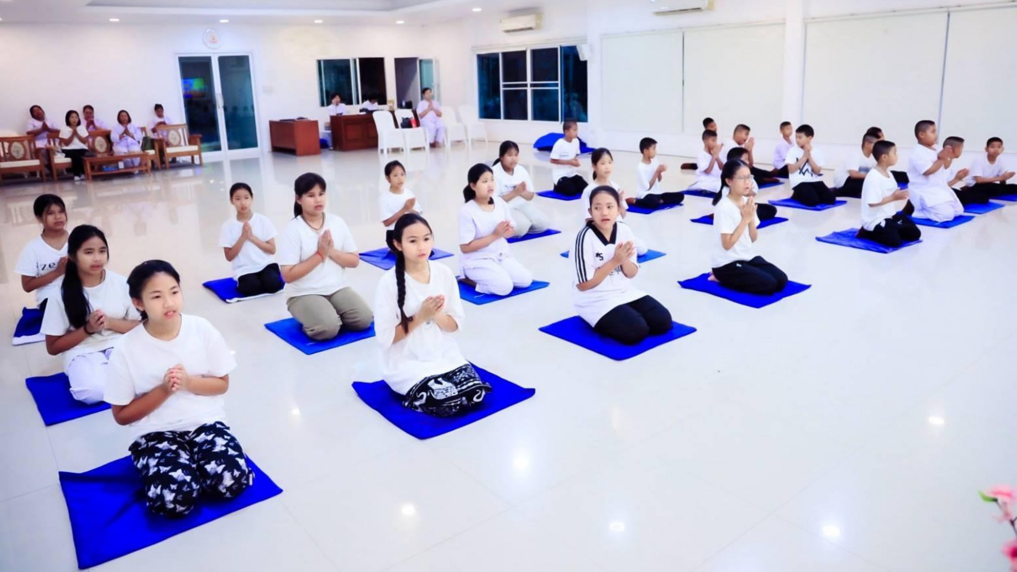 ศูนย์อบรมเยาวชนลาดหลุมแก้ว ร่วมกับ โรงเรียนบ้านคลองขวางบน จัดโครงการโรงเรียนวิถีพุทธ