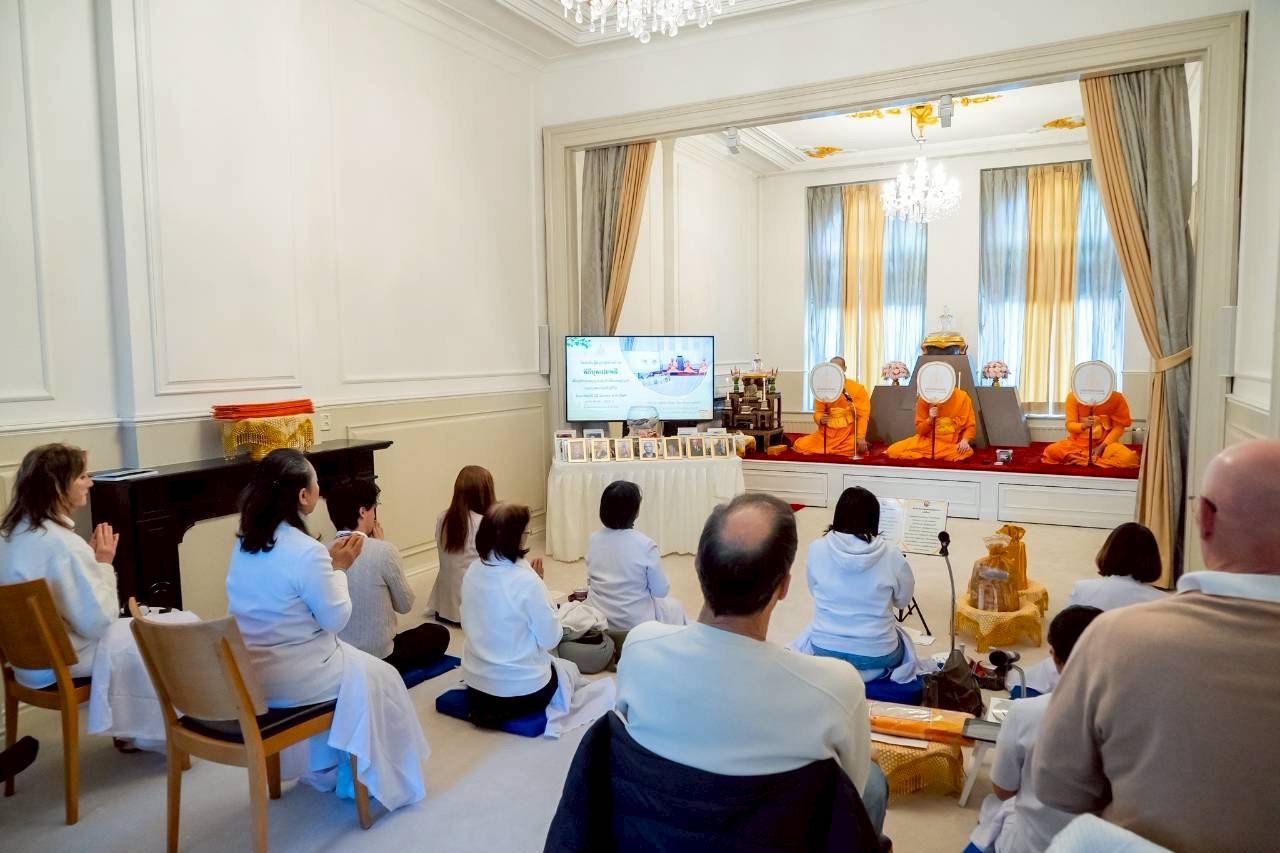 วัดพระธรรมกายเนเธอร์แลนด์ จัดพิธีสวดพระอภิธรรมแด่พระมงคลเทพมุนี (สด จนฺทสโร) พระผู้ปราบมาร