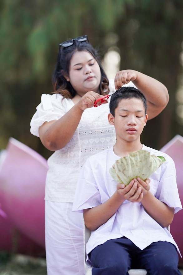 พิธีตัดปอยผมโครงการบรรพชาสามเณรฟื้นฟูพระพุทธศาสนาทั่วไทย ณ ศูนย์อบรมเยาวชนกาญจนบุรี
