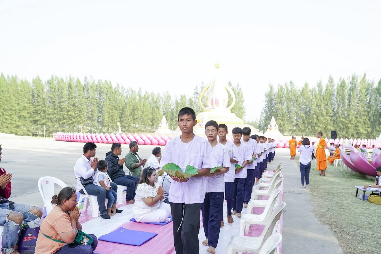 พิธีตัดปอยผมโครงการบรรพชาสามเณรฟื้นฟูพระพุทธศาสนาทั่วไทย ณ ศูนย์อบรมเยาวชนกาญจนบุรี