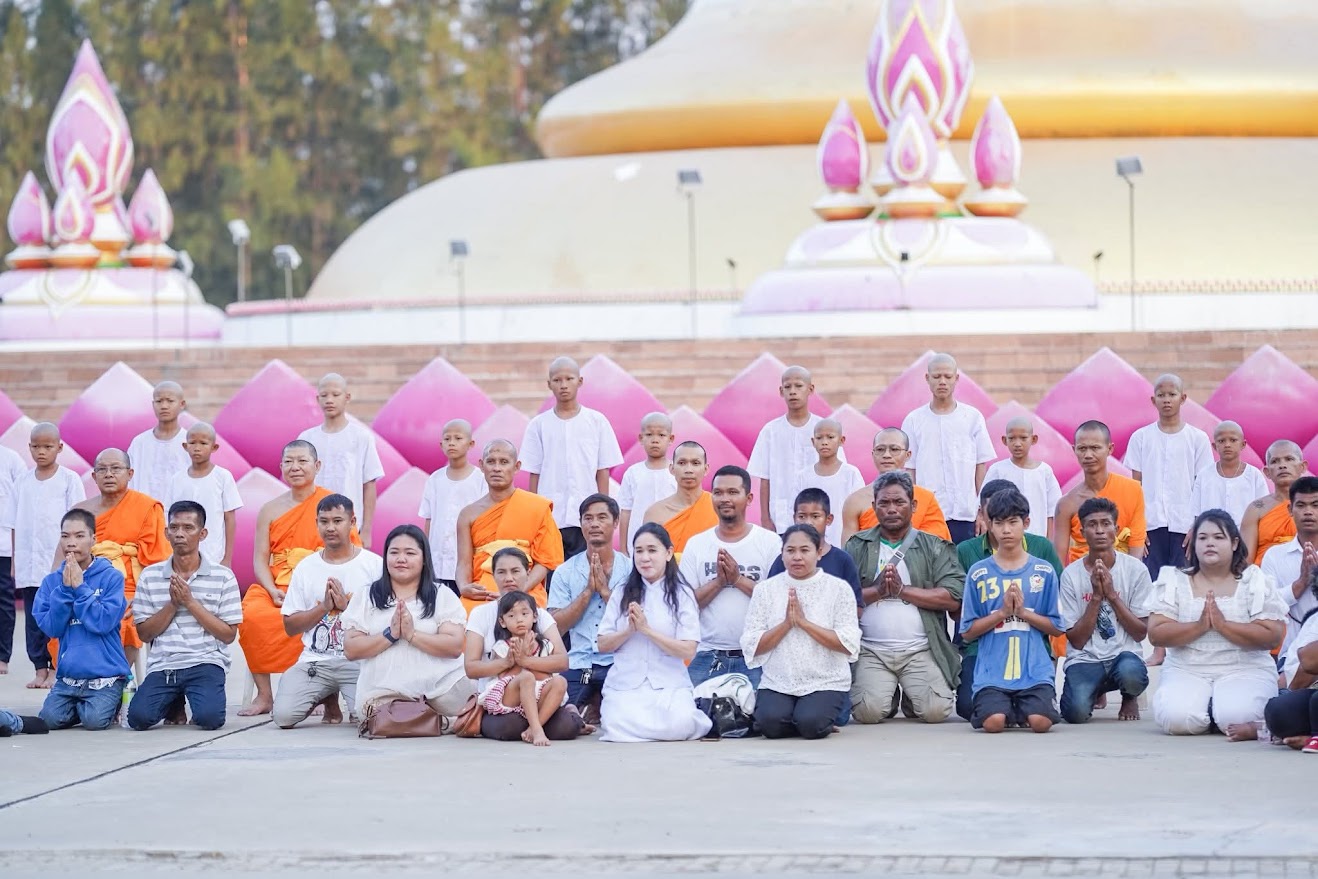 พิธีตัดปอยผมโครงการบรรพชาสามเณรฟื้นฟูพระพุทธศาสนาทั่วไทย ณ ศูนย์อบรมเยาวชนกาญจนบุรี