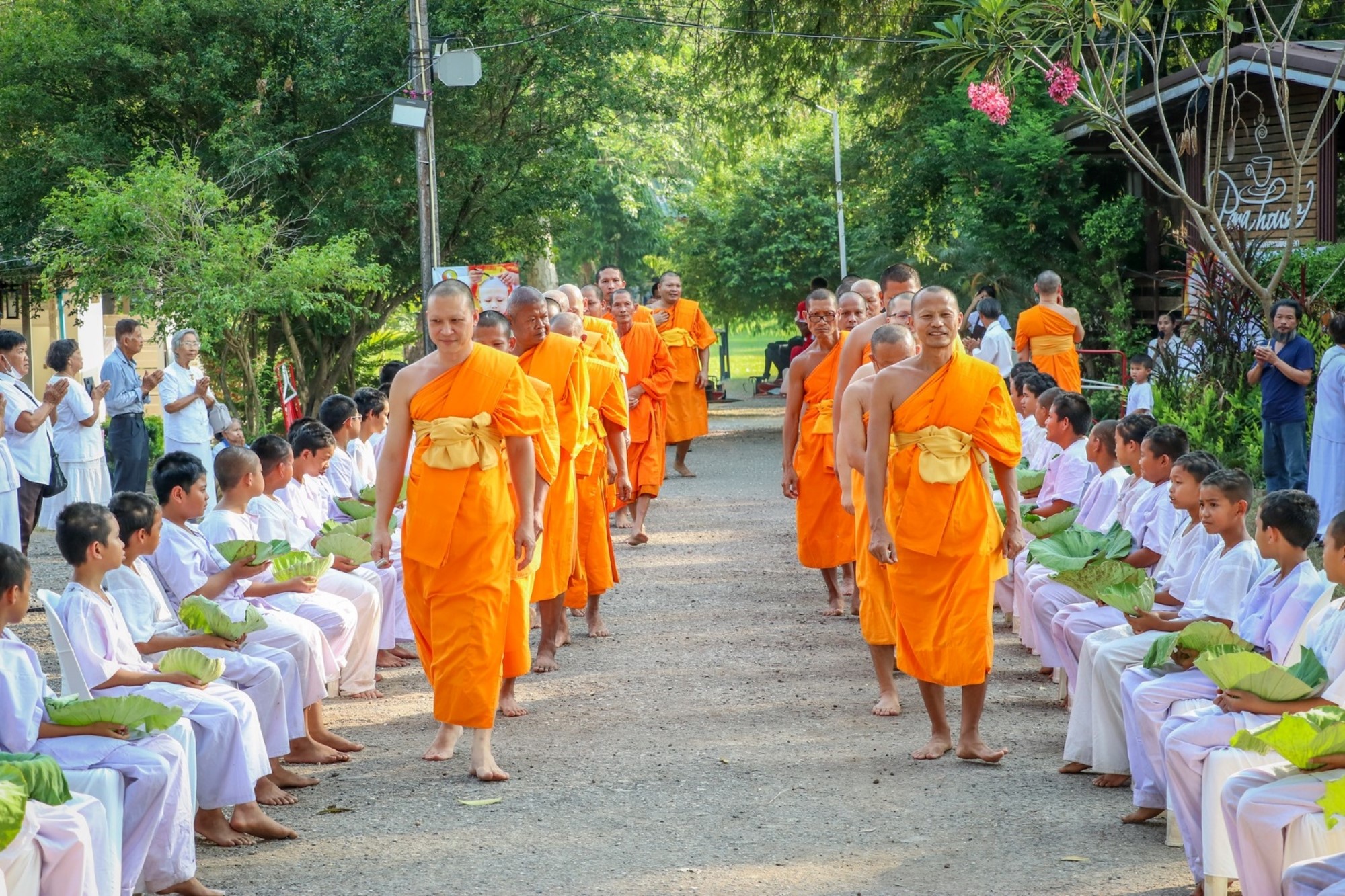 ธุดงคสถานพิษณุโลก จัดพิธีตัดปอยผม