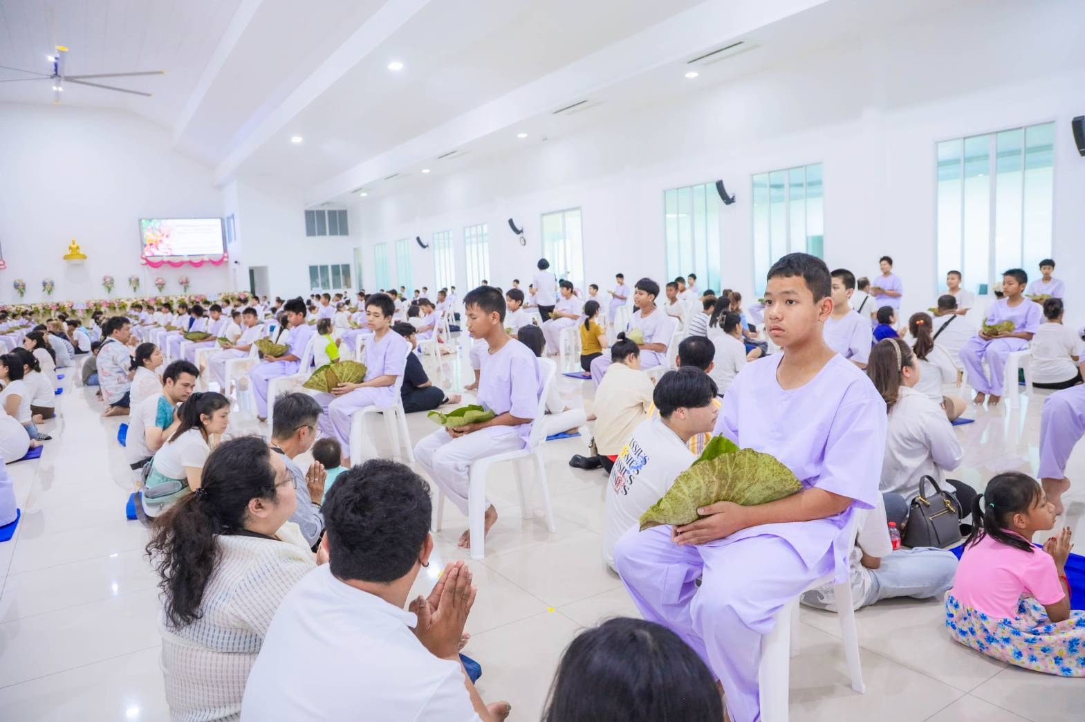 ศูนย์อบรมเยาวชนลาดหลุมแก้ว จัดพิธีตัดปอยผม