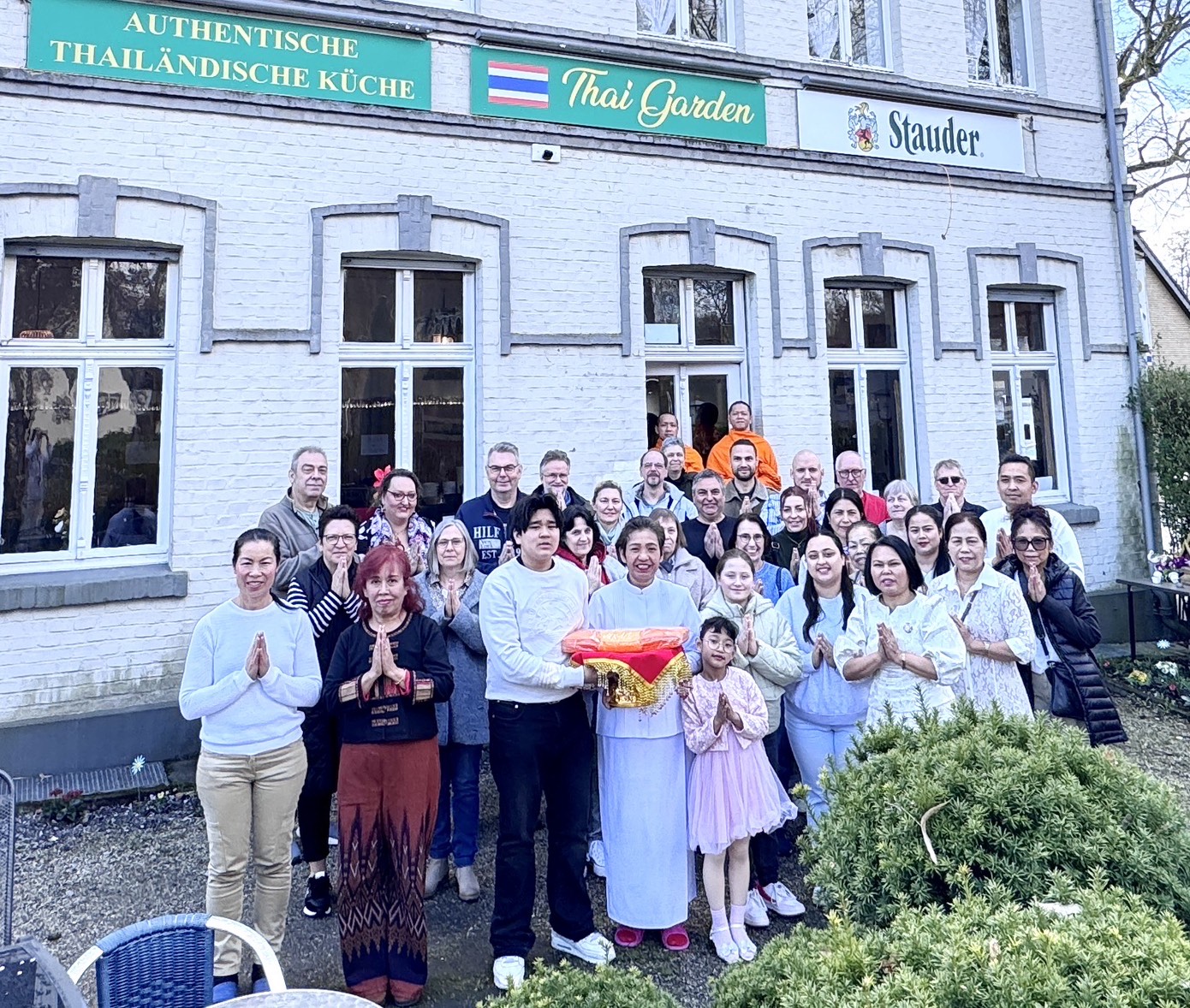 คณะสงฆ์วัดพุทธนอร์ดไรน์-เวสท์ฟาเลน จัดกิจกรรมทำบุญ ณ ร้านอาหาร ThaiGarden