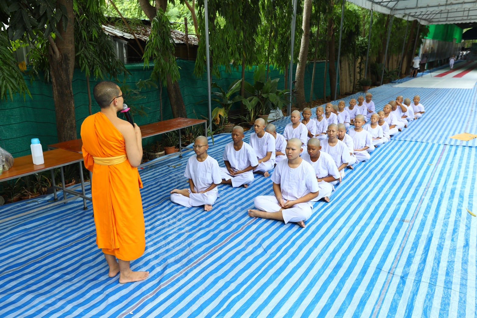 ศูนย์ปฏิบัติธรรม ธรรมธารา สายไหม จัดพิธีตัดปอยผม และมอบบาตรผ้าไตร โครงการบรรพชาสามเณรฟื้นฟูพระพุทธศาสนาทั่วไทย