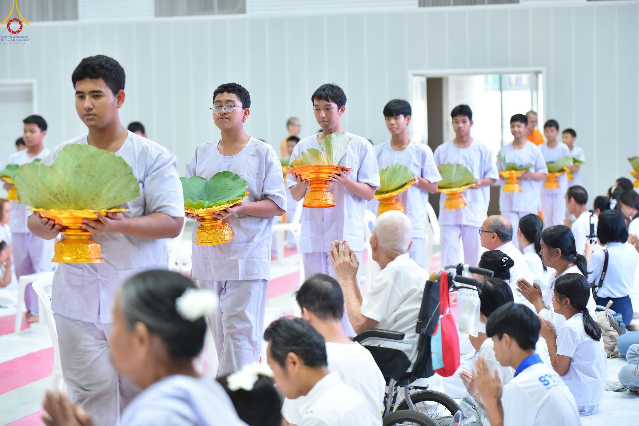 วัดพระธรรมกาย จัดพิธีตัดปอยผม และปลงผม โครงการอบรมสามเณรยุวธรรมทายาทรุ่นที่ 34 และมัชฌิมธรรมทายาท รุ่นที่ 30