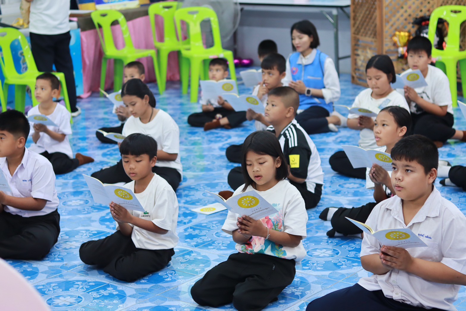 ชมรมพุทธศาสตร์สากลจัดกิจกรรมค่ายคุณธรรม แก่นักเรียนโรงเรียนวัดหนองเคี่ยม