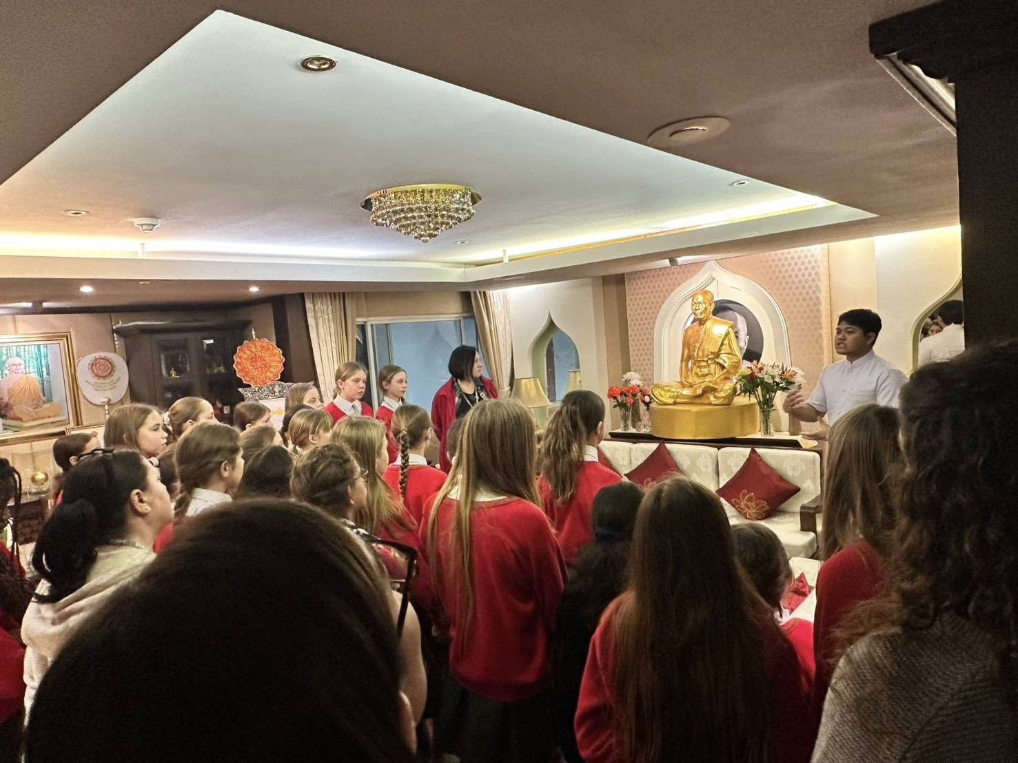 The learning of Buddhist culture for primary school students in England