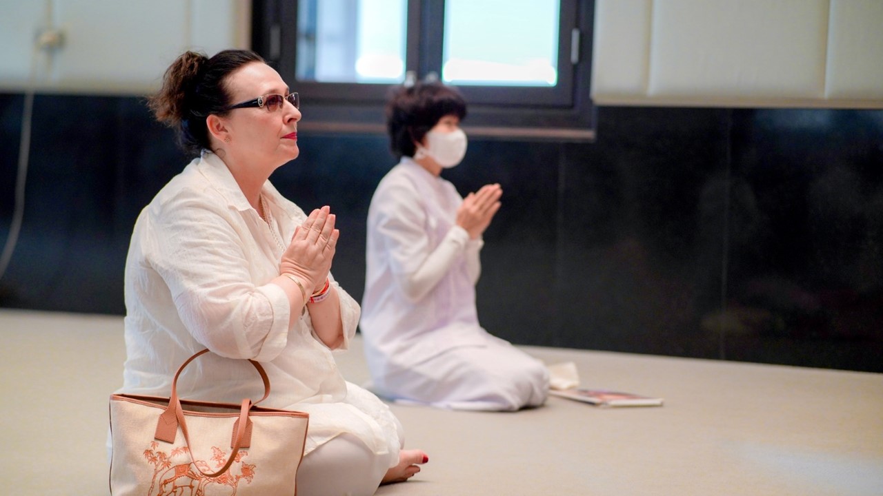 ชาวต่างประเทศ เดินทางมาเยี่ยมชมวัดพระธรรมกาย