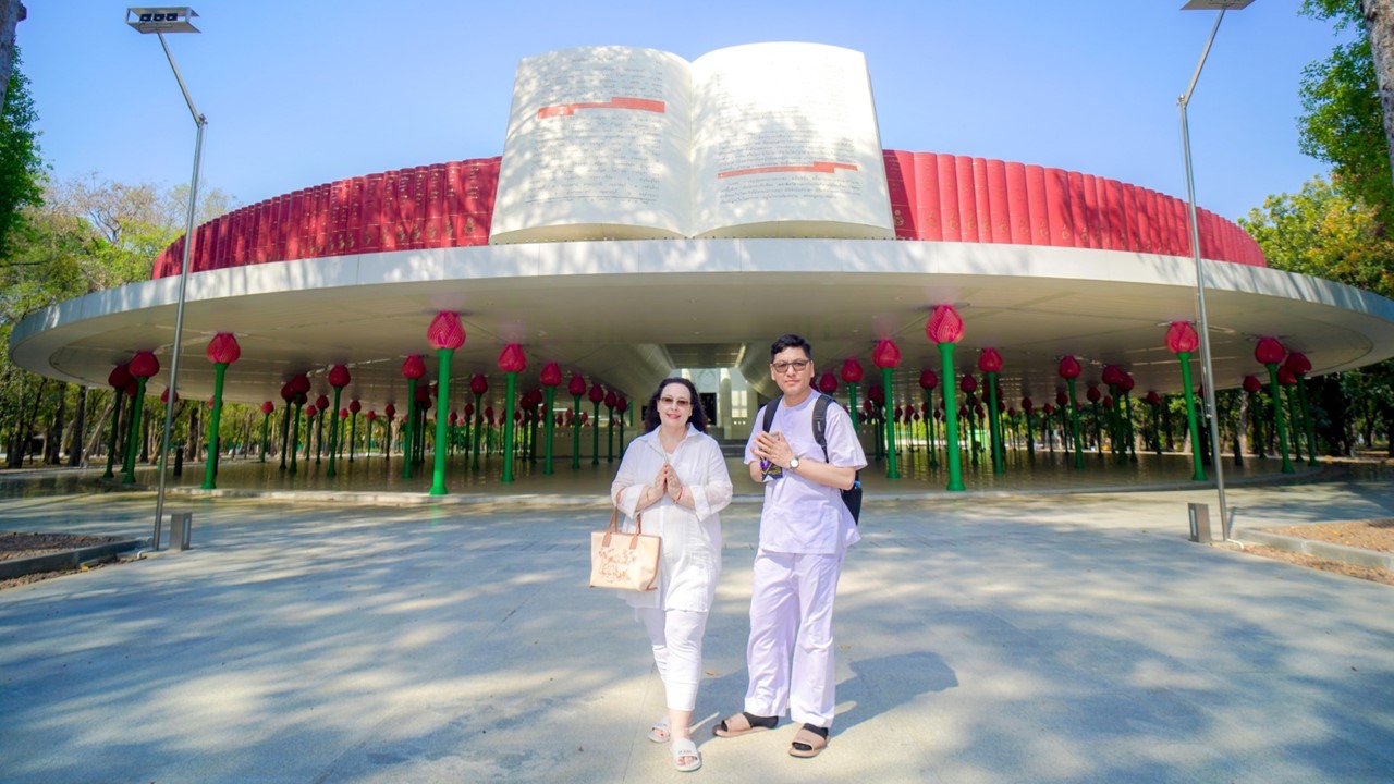 ชาวต่างประเทศ เดินทางมาเยี่ยมชมวัดพระธรรมกาย