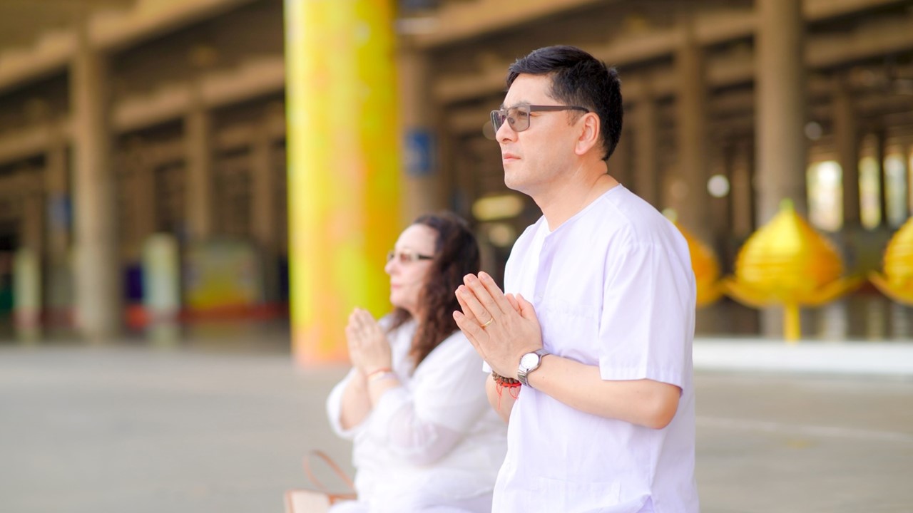 ชาวต่างประเทศ เดินทางมาเยี่ยมชมวัดพระธรรมกาย