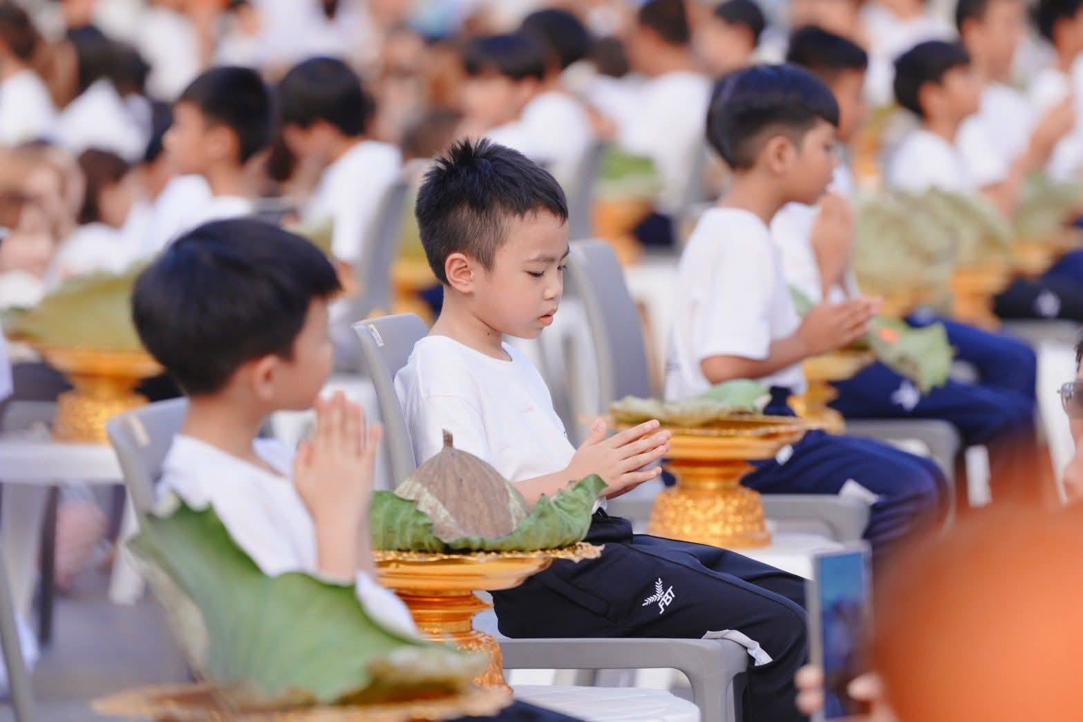 พิธีตัดปอยผมและปลงผม โครงการหน่อแก้วเปรียญธรรม รุ่นที่ 14