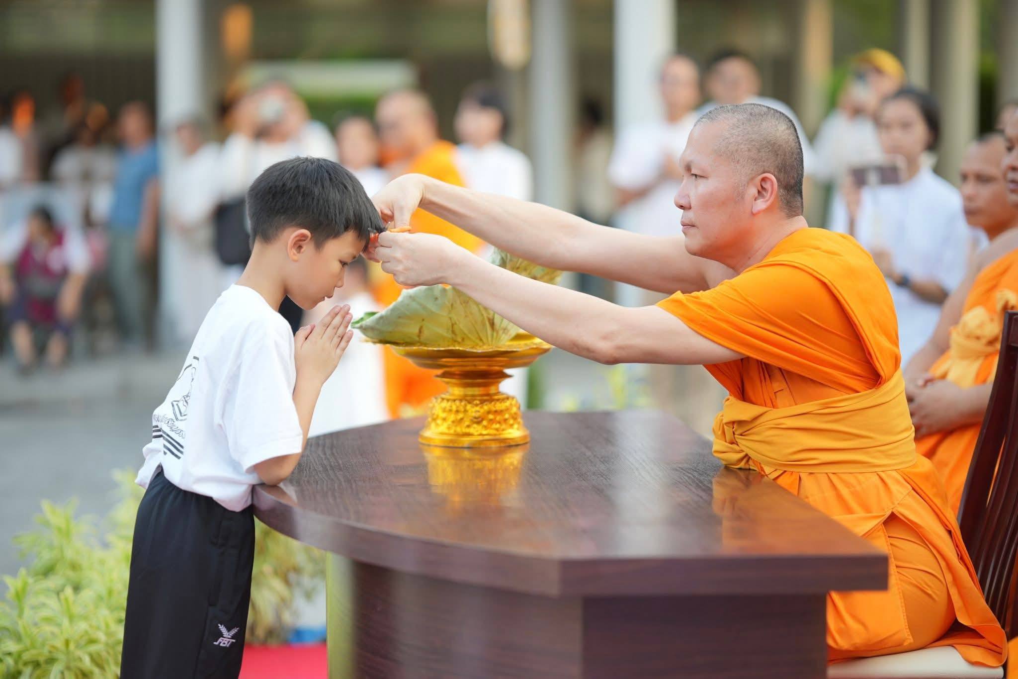พิธีตัดปอยผมและปลงผม โครงการหน่อแก้วเปรียญธรรม รุ่นที่ 14