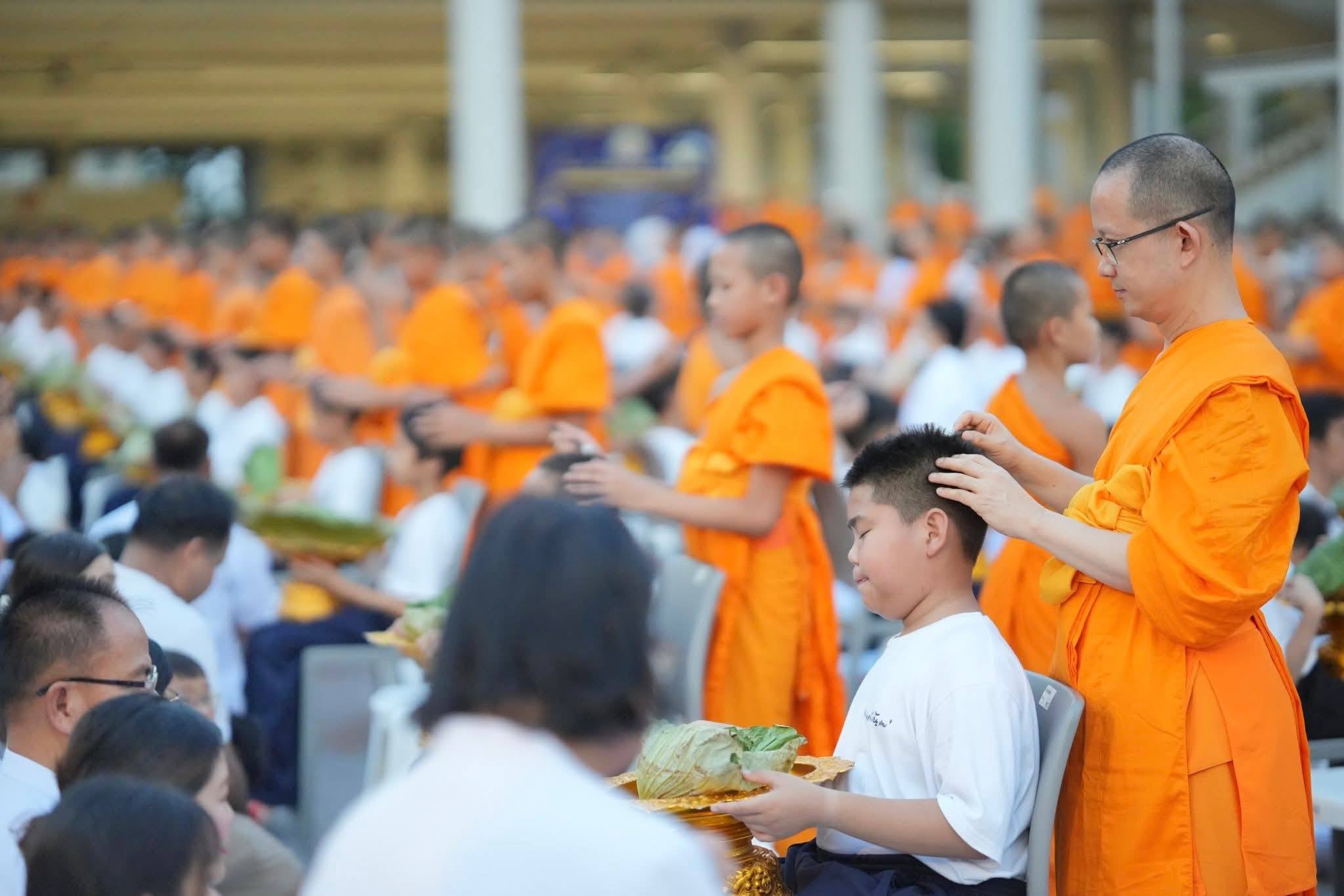 พิธีตัดปอยผมและปลงผม โครงการหน่อแก้วเปรียญธรรม รุ่นที่ 14