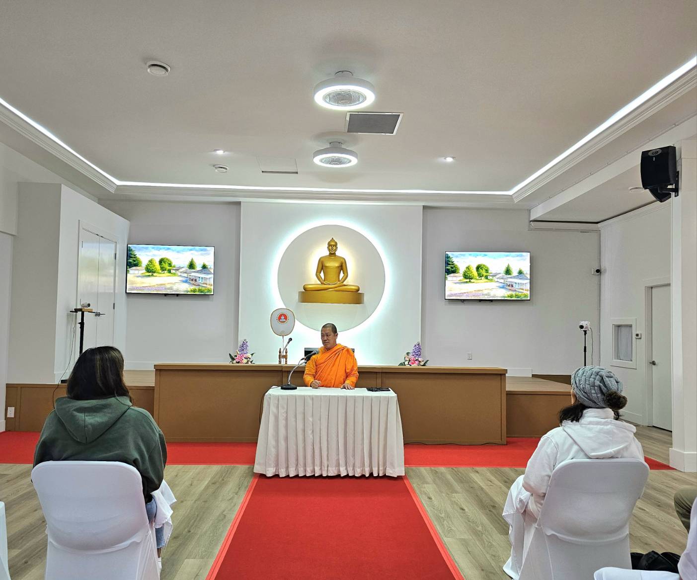 วัดพระธรรมกายแวนคูเวอร์ จัดกิจกรรมฝึกนั่งสมาธิแก่ชาวท้องถิ่น