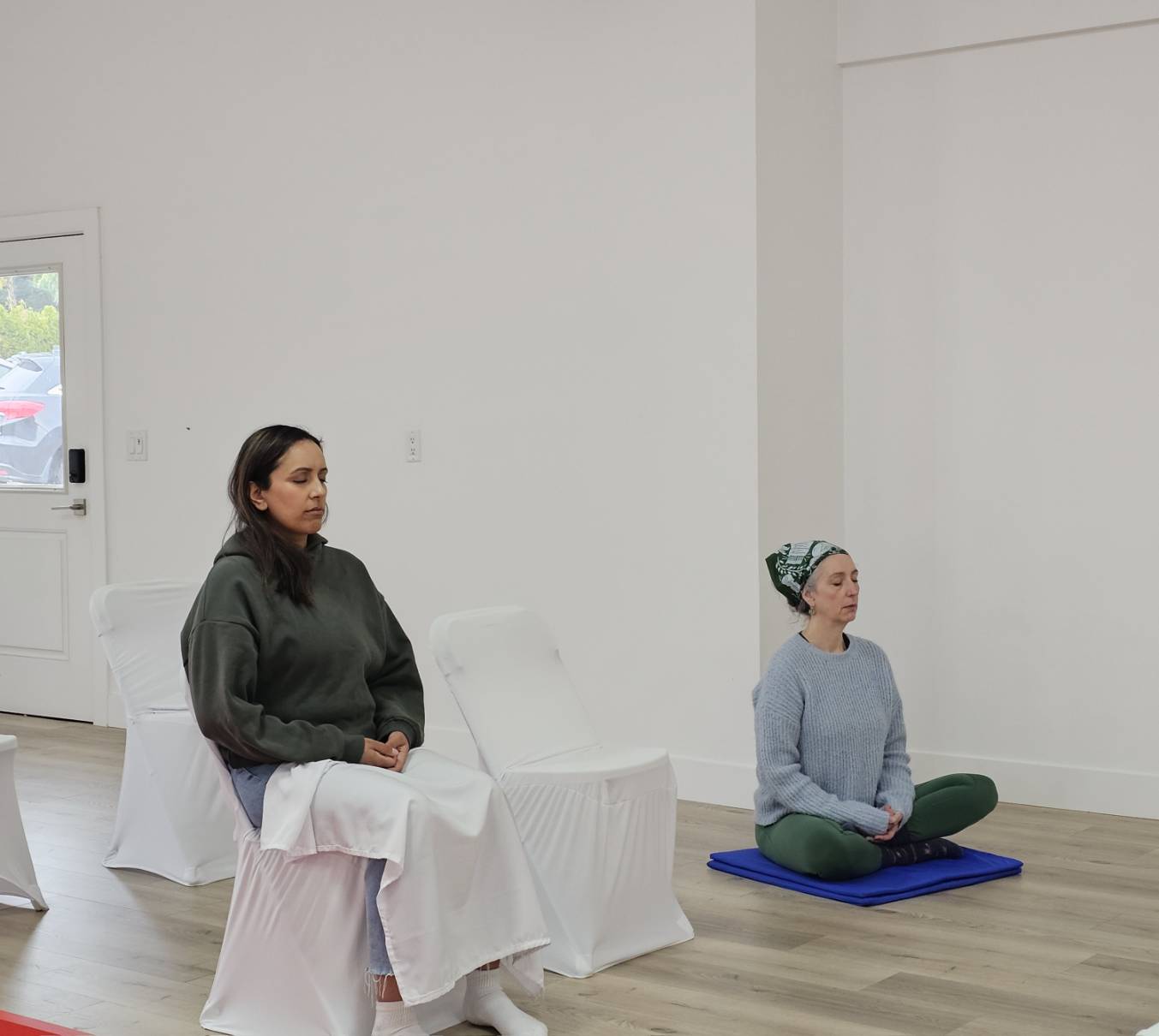 วัดพระธรรมกายแวนคูเวอร์ จัดกิจกรรมฝึกนั่งสมาธิแก่ชาวท้องถิ่น