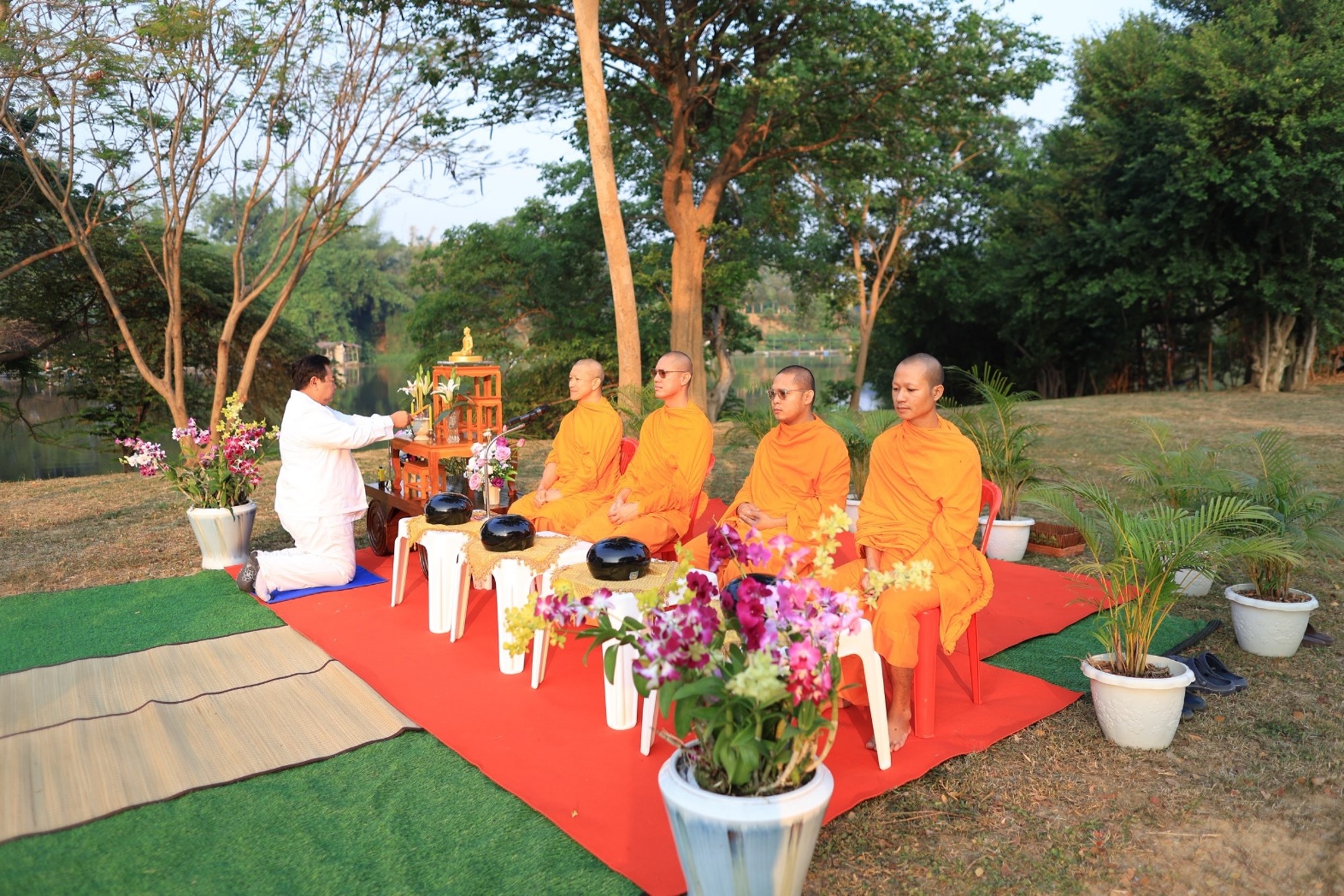ศูนย์ปฏิบัติธรรมริมน้ำ จังหวัดกาญจนบุรี จัดโครงการปฏิบัติธรรมแก่พุทธศาสนิกชน