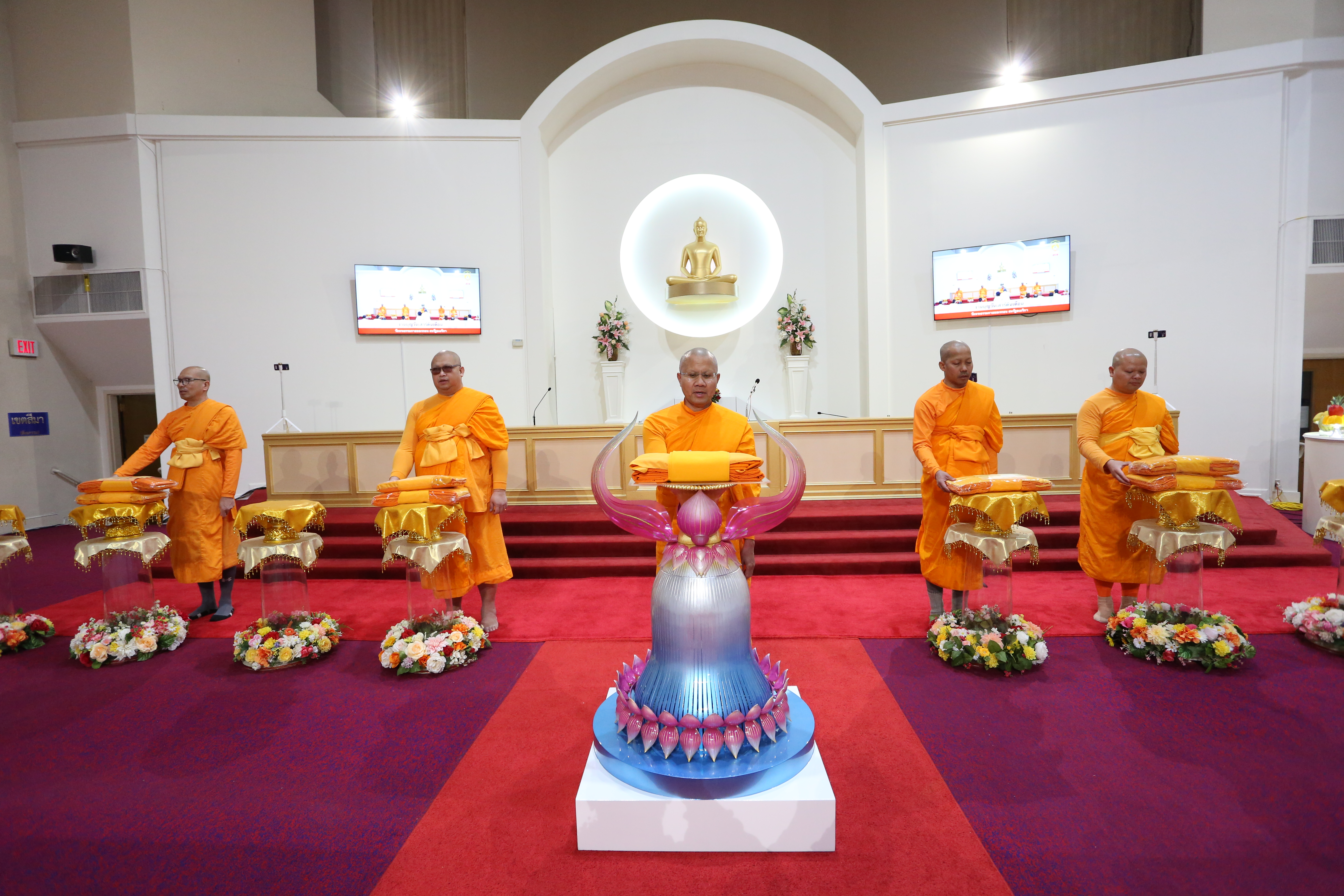 วัดพระธรรมกายออเรกอน จัดงานบุญบูชาข้าวพระ