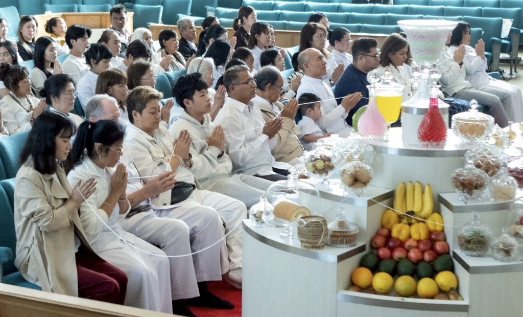 วัดพระธรรมกายเมลเบิร์น จัดพิธีบูชาข้าวพระและสักการะองค์พระธรรมกาย เนื่องในเทศกาลปีใหม่