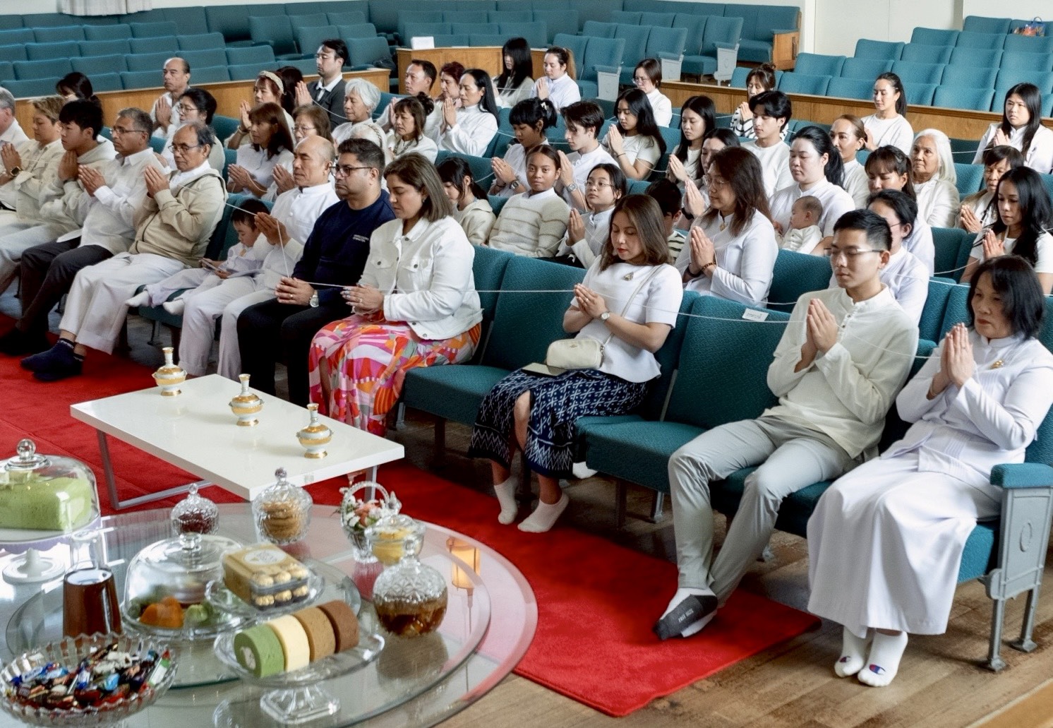 วัดพระธรรมกายเมลเบิร์น จัดพิธีบูชาข้าวพระและสักการะองค์พระธรรมกาย เนื่องในเทศกาลปีใหม่