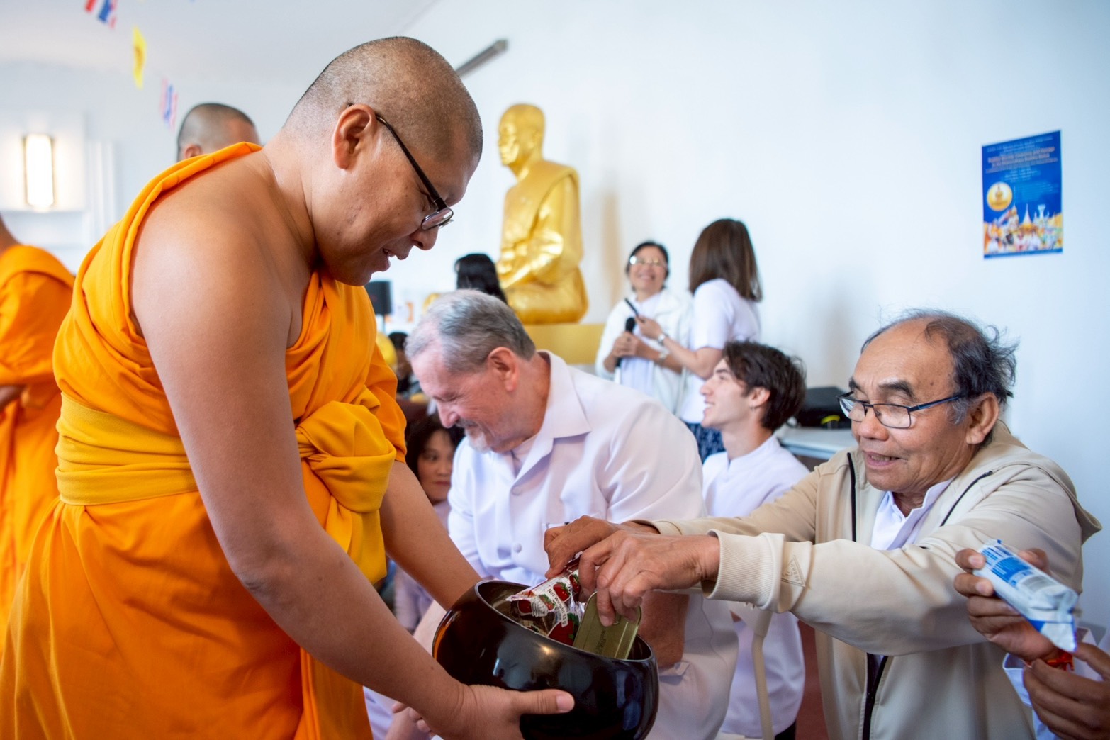 วัดพระธรรมกายเมลเบิร์น จัดพิธีบูชาข้าวพระและสักการะองค์พระธรรมกาย เนื่องในเทศกาลปีใหม่