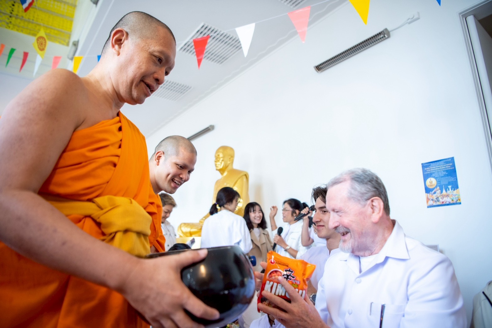 วัดพระธรรมกายเมลเบิร์น จัดพิธีบูชาข้าวพระและสักการะองค์พระธรรมกาย เนื่องในเทศกาลปีใหม่