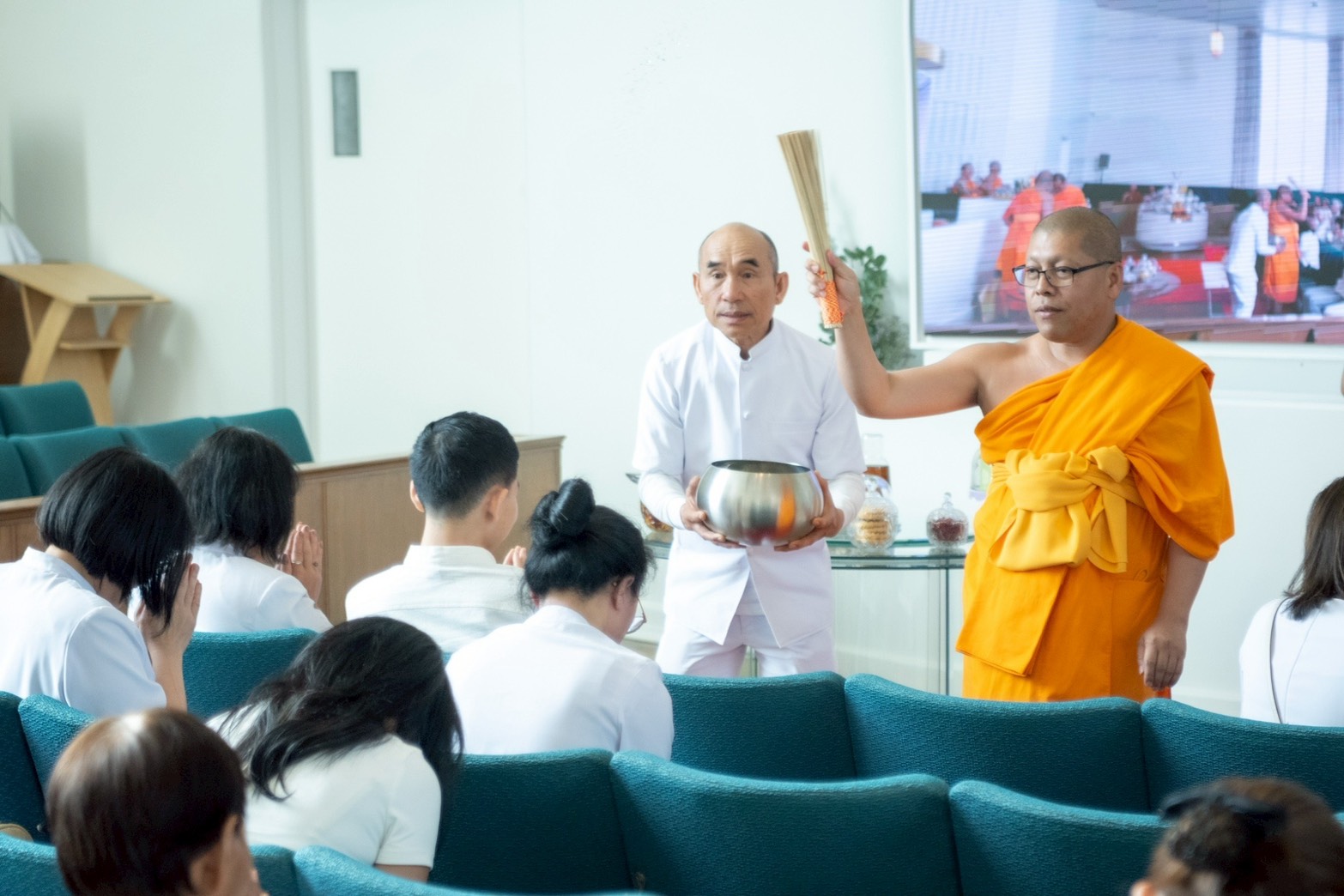 วัดพระธรรมกายเมลเบิร์น จัดพิธีบูชาข้าวพระและสักการะองค์พระธรรมกาย เนื่องในเทศกาลปีใหม่