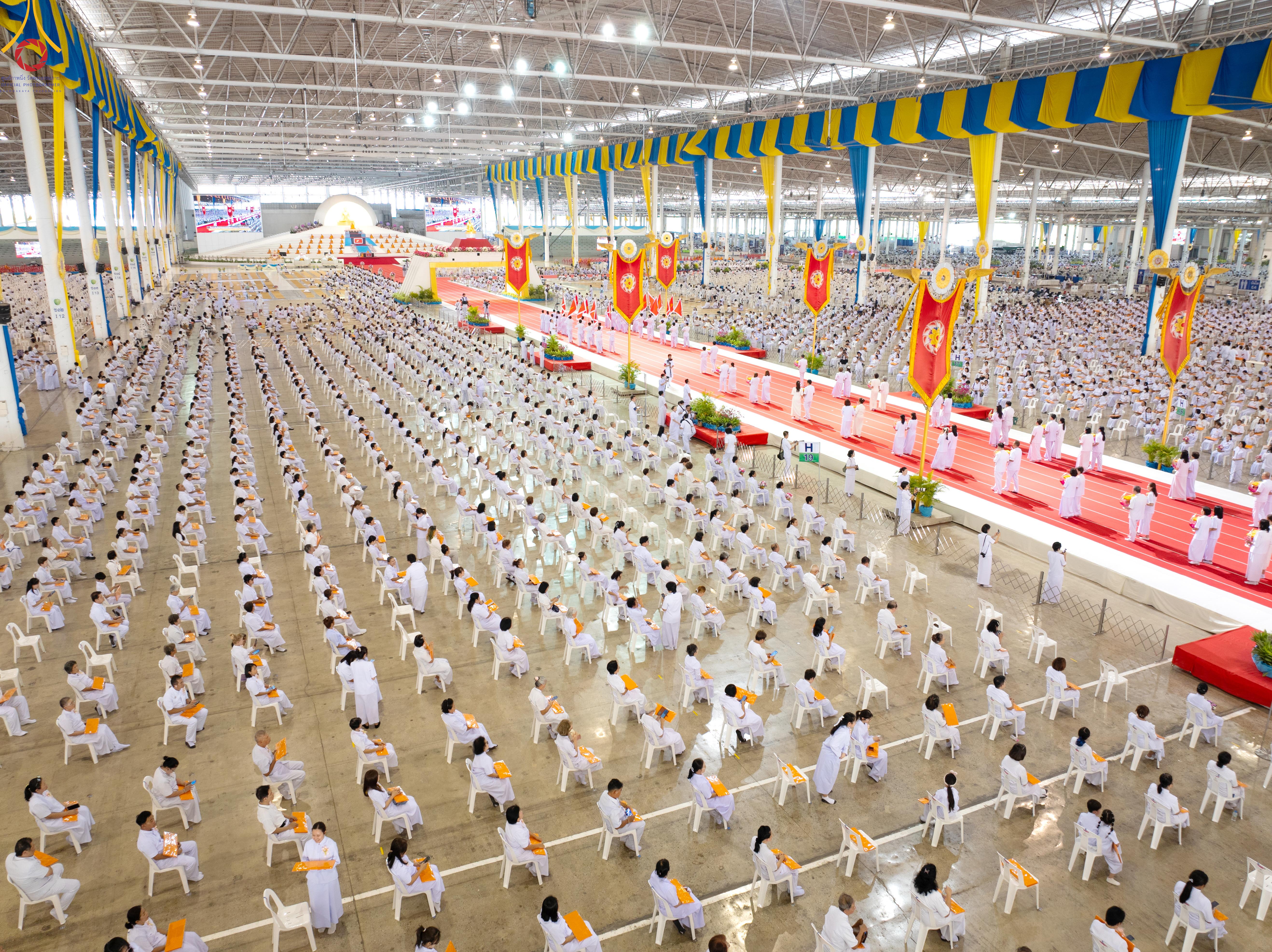 วัดพระธรรมกาย จัดพิธีบูชาข้าวพระ-พิธีทอดผ้าป่าสมทบถวายมหาสังฆทาน 40,000 กว่าวัดทั่วไทย