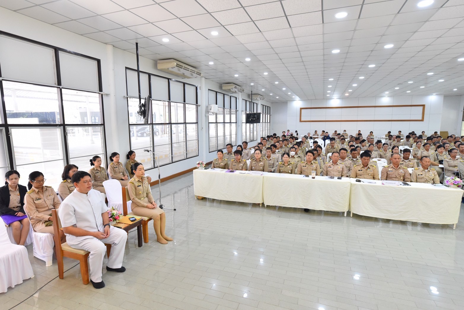 วัดพระธรรมกาย และมูลนิธิธรรมกาย ได้ให้การสนับสนุนสถานที่ สิ่งอำนวยความสะดวก เพื่อรองรับการจัดประชุมของหน่วยงานภาครัฐในพื้นที่