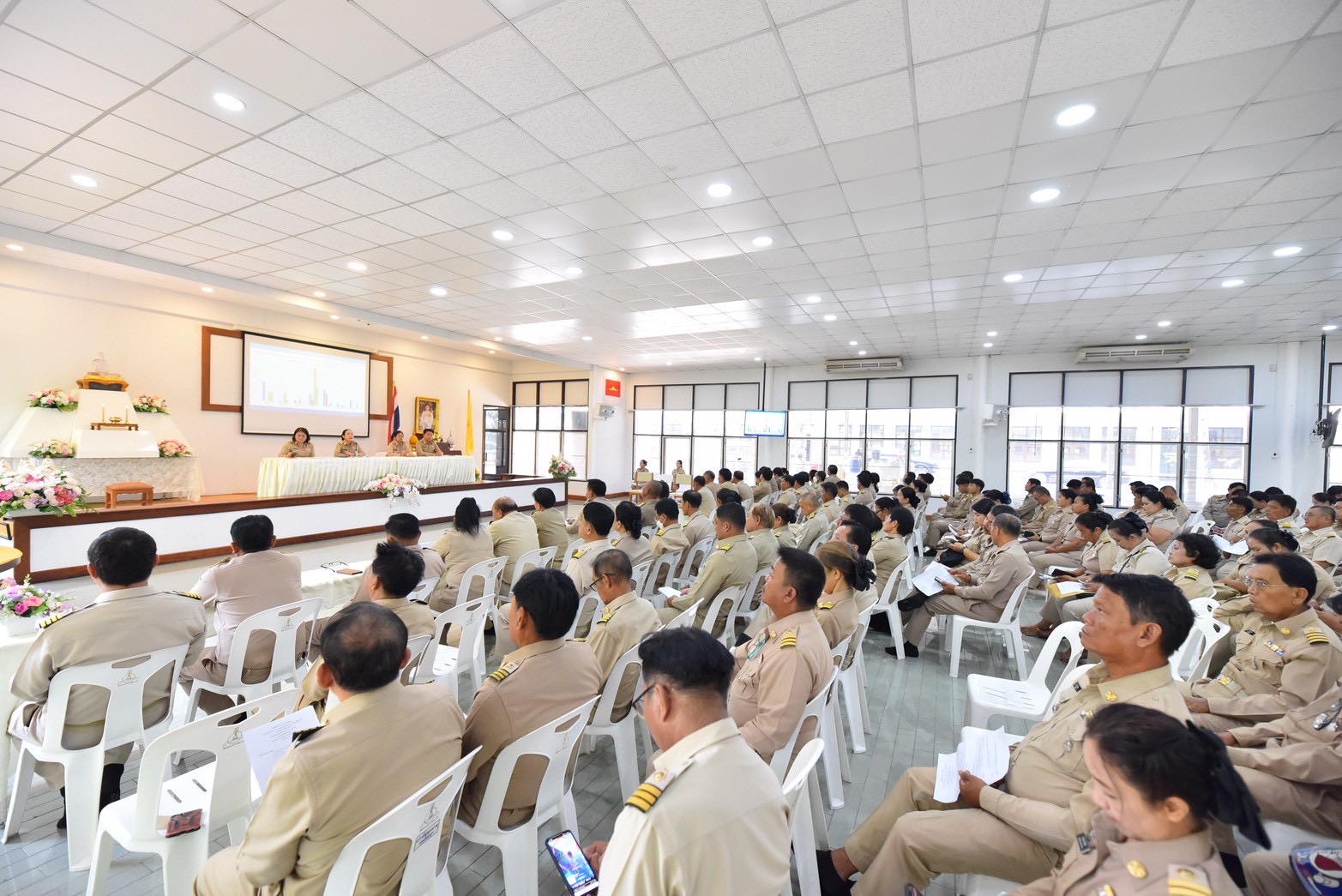 วัดพระธรรมกาย และมูลนิธิธรรมกาย ได้ให้การสนับสนุนสถานที่ สิ่งอำนวยความสะดวก เพื่อรองรับการจัดประชุมของหน่วยงานภาครัฐในพื้นที่