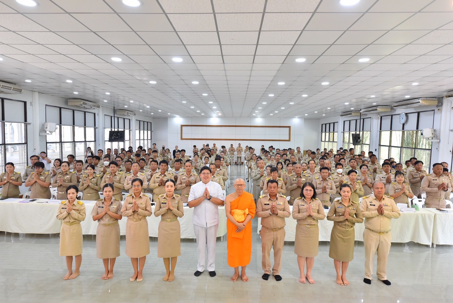 วัดพระธรรมกาย และมูลนิธิธรรมกาย ได้ให้การสนับสนุนสถานที่ สิ่งอำนวยความสะดวก เพื่อรองรับการจัดประชุมของหน่วยงานภาครัฐในพื้นที่