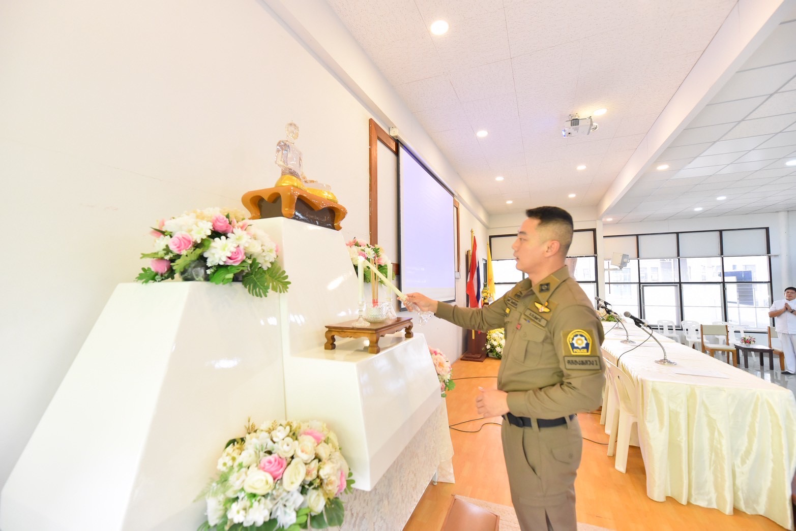 วัดพระธรรมกาย และมูลนิธิธรรมกาย ได้ให้การสนับสนุนสถานที่ สิ่งอำนวยความสะดวก เพื่อรองรับการจัดประชุมของหน่วยงานภาครัฐในพื้นที่