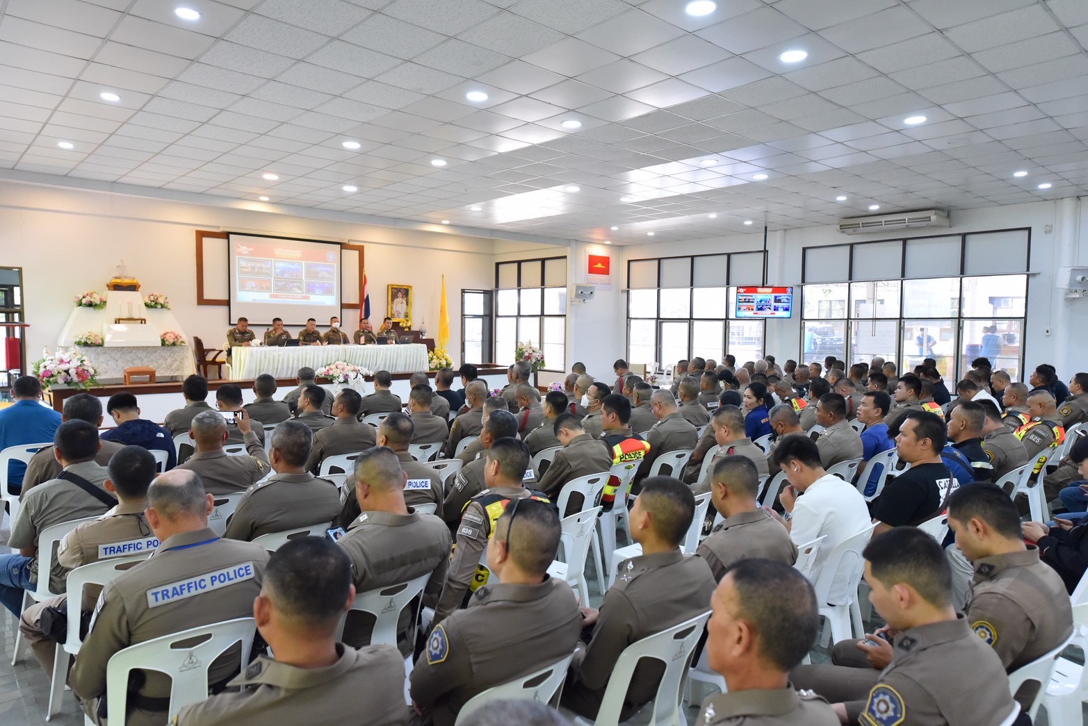 วัดพระธรรมกาย และมูลนิธิธรรมกาย ได้ให้การสนับสนุนสถานที่ สิ่งอำนวยความสะดวก เพื่อรองรับการจัดประชุมของหน่วยงานภาครัฐในพื้นที่