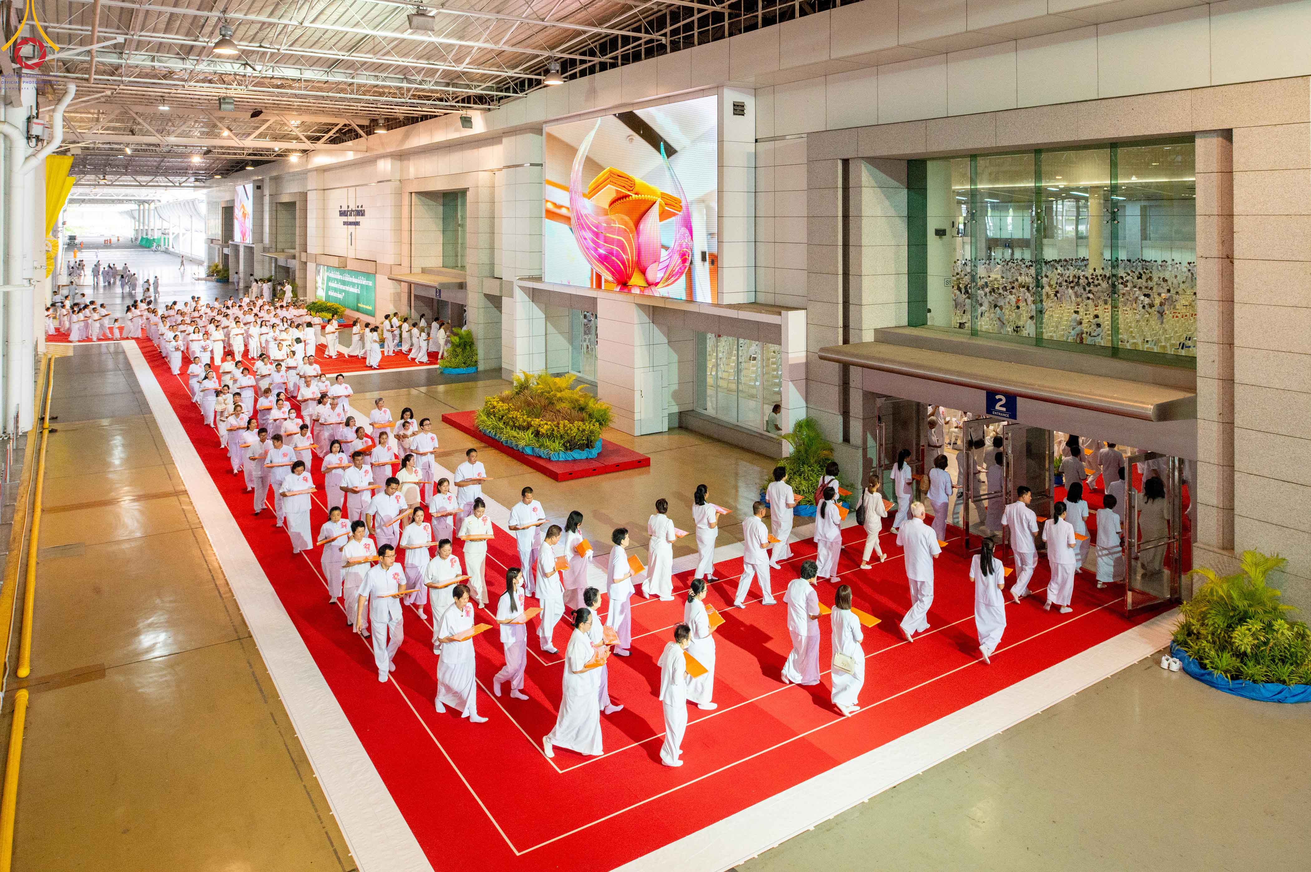 วัดพระธรรมกาย จัดพิธีบูชาข้าวพระ-พิธีทอดผ้าป่าสมทบถวายมหาสังฆทาน 40,000 กว่าวัดทั่วไทย