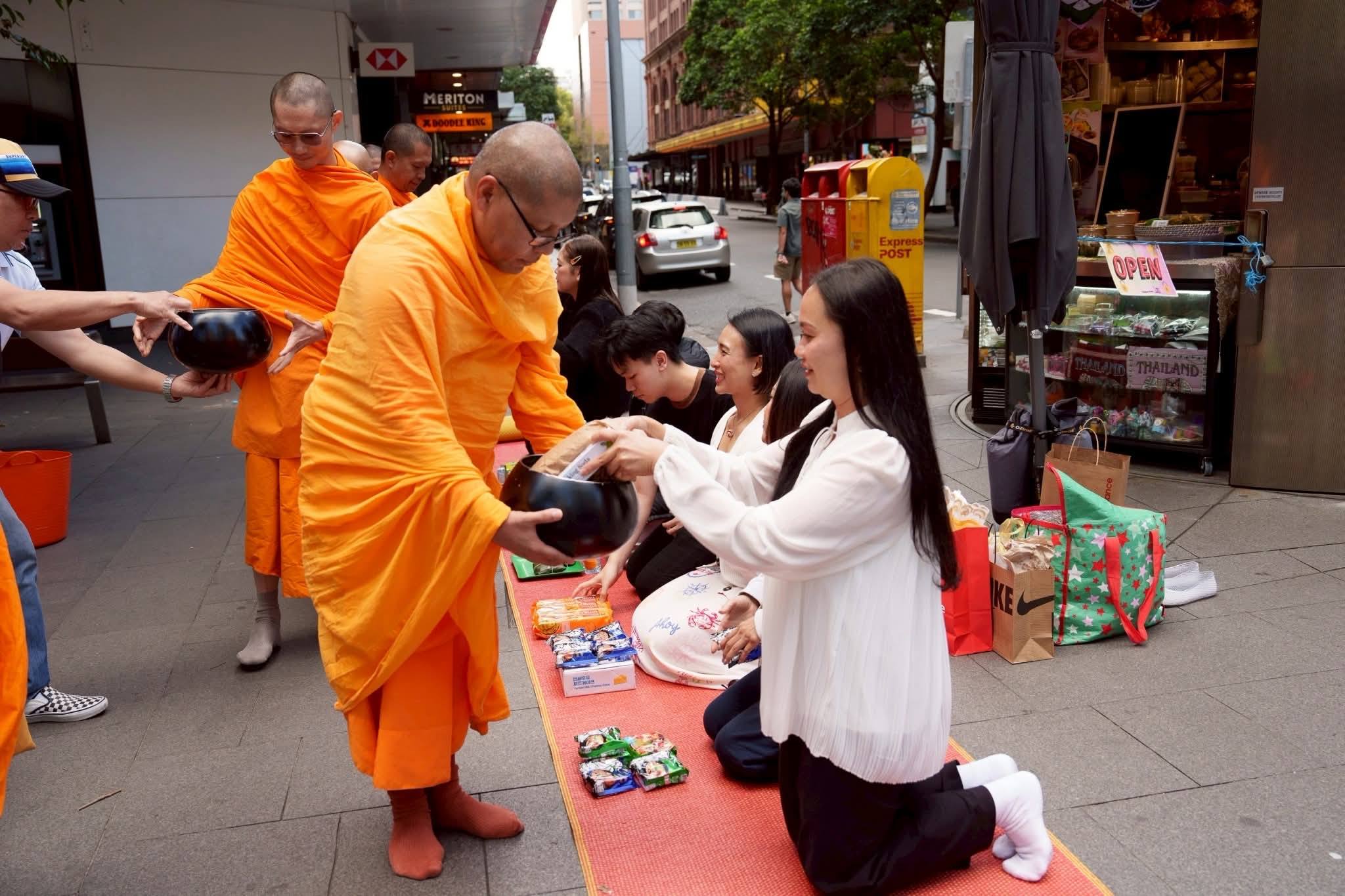 The almsgiving to monastic community in Sydney