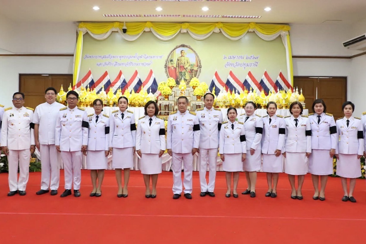 คณะศิษย์วัดพระธรรมกาย ร่วมพิธีวันจักรี จังหวัดปทุมธานี 