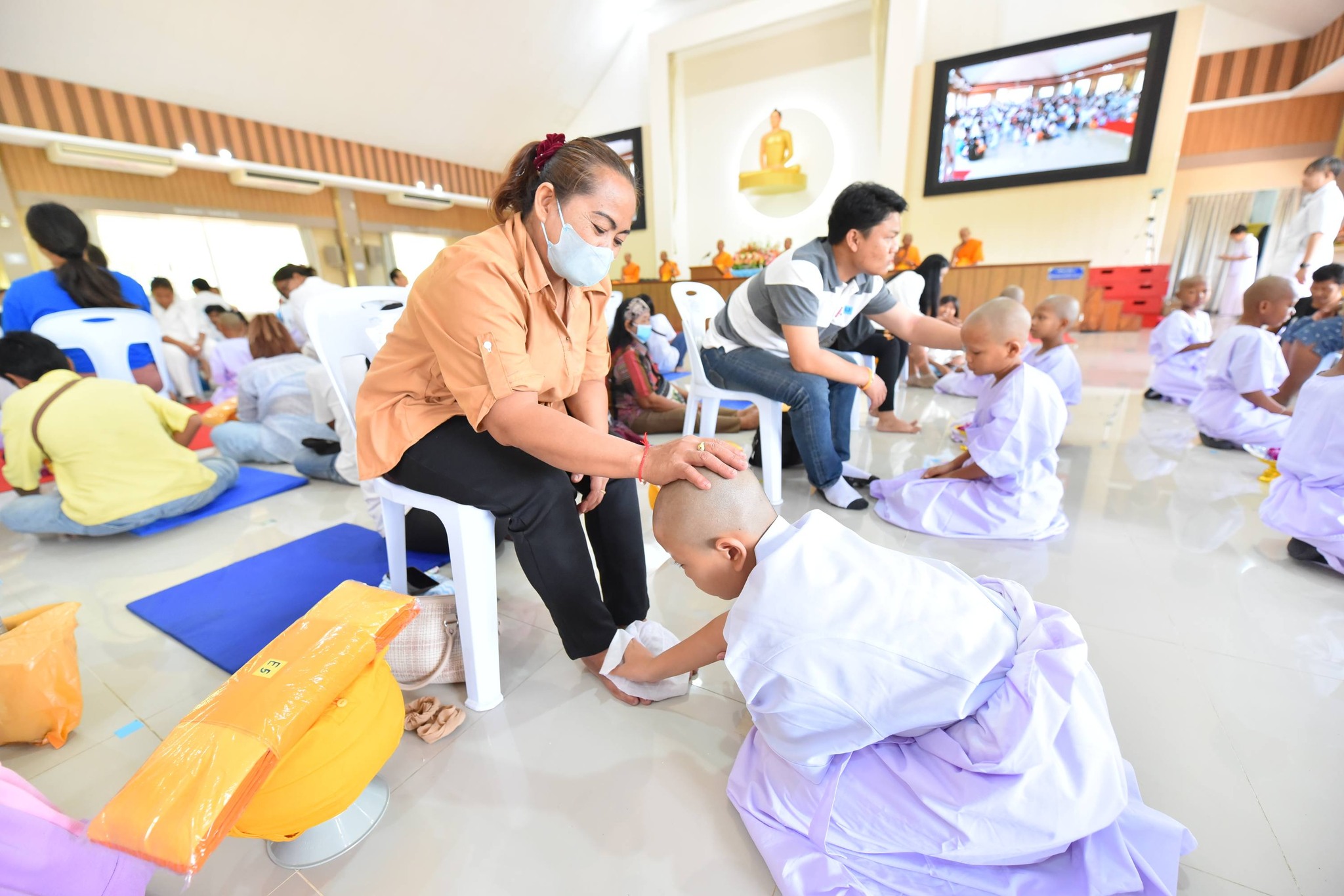 ศูนย์ปฏิบัติธรรมพนมสารคาม จัดพิธีขอขมา และพิธีบรรพชา สามเณรภาคฤดูร้อน