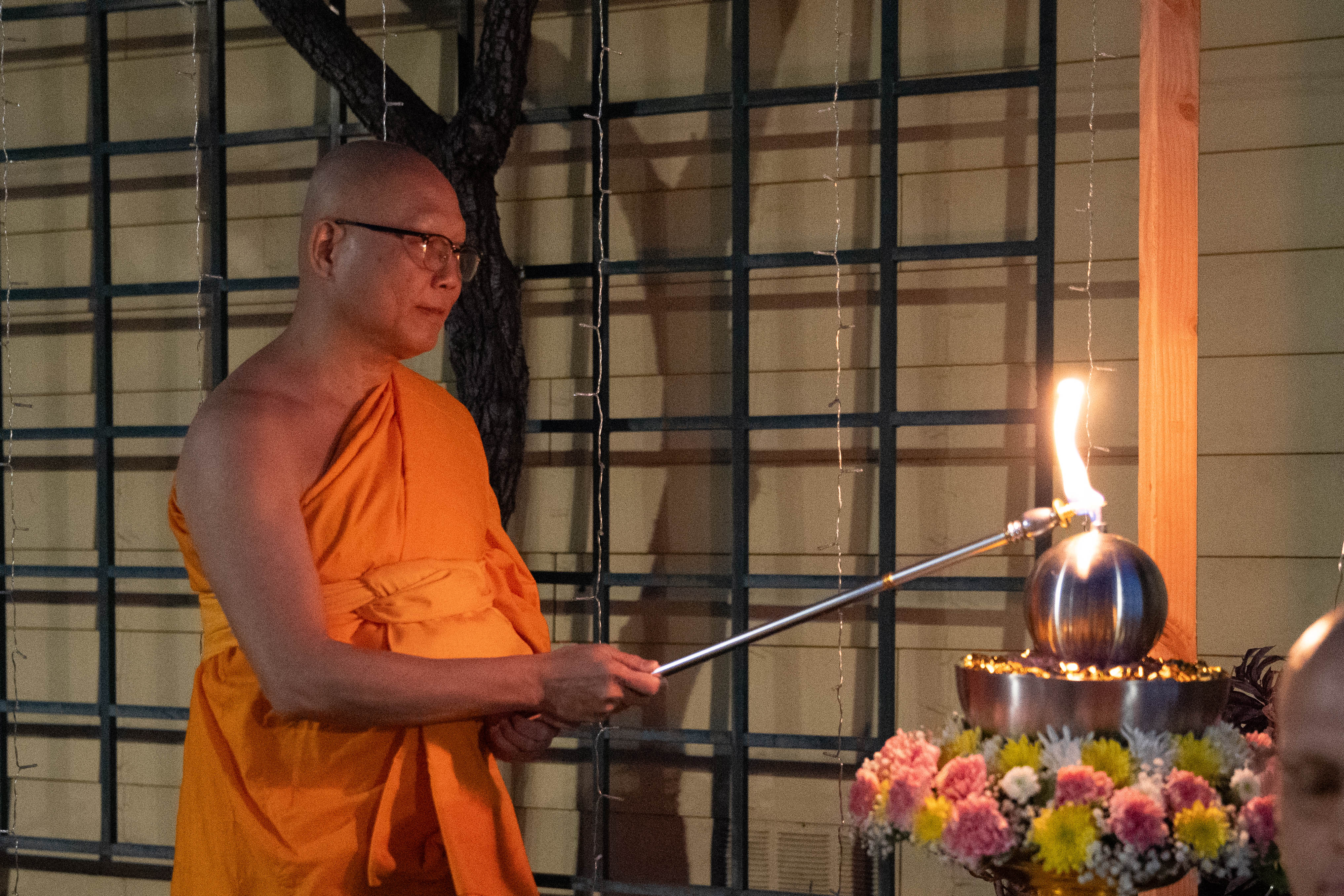 วัดพระธรรมกายซิลิคอลวัลเลย์ จัดกิจกรรม candlelight meditation and vigil