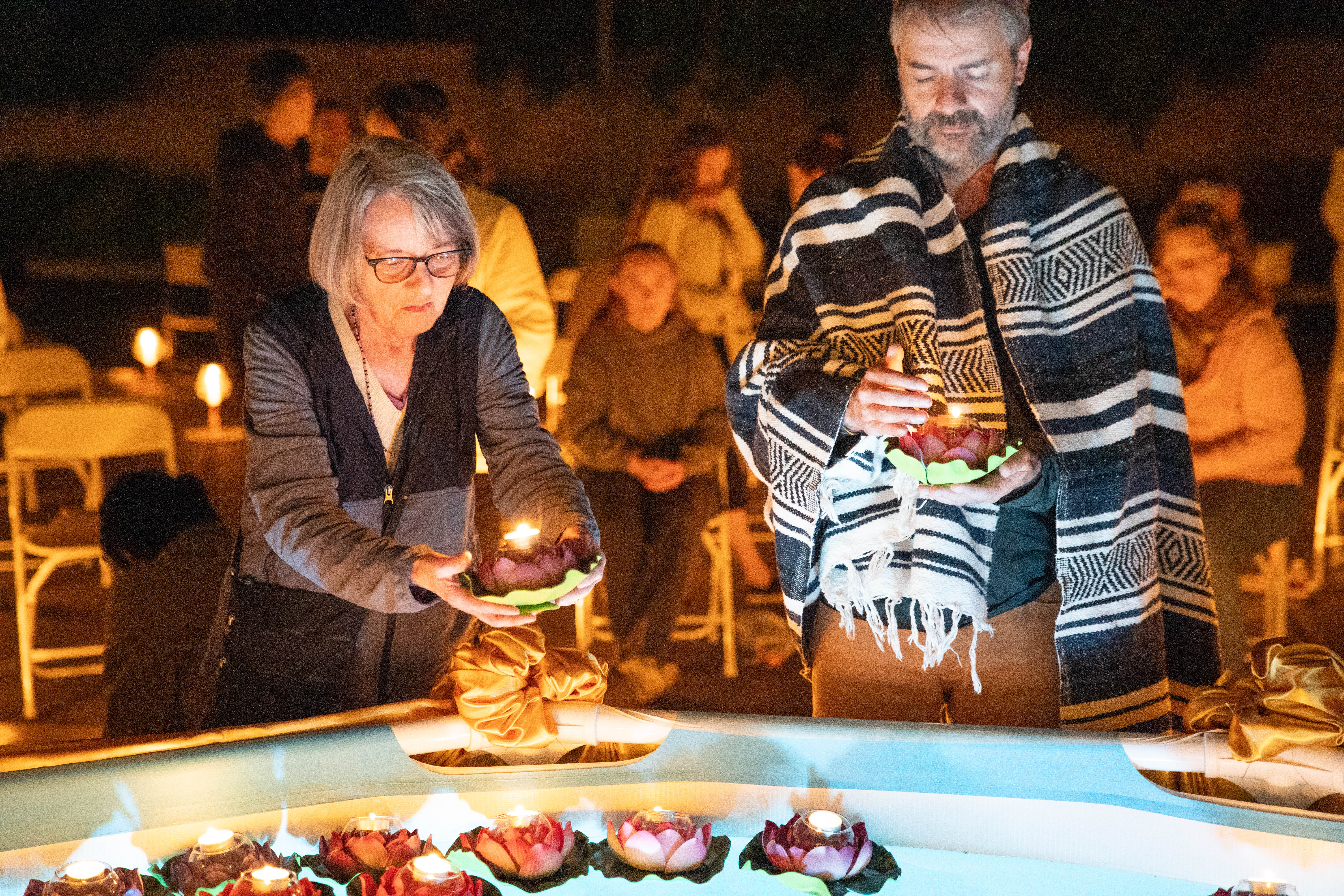 วัดพระธรรมกายซิลิคอลวัลเลย์ จัดกิจกรรม candlelight meditation and vigil