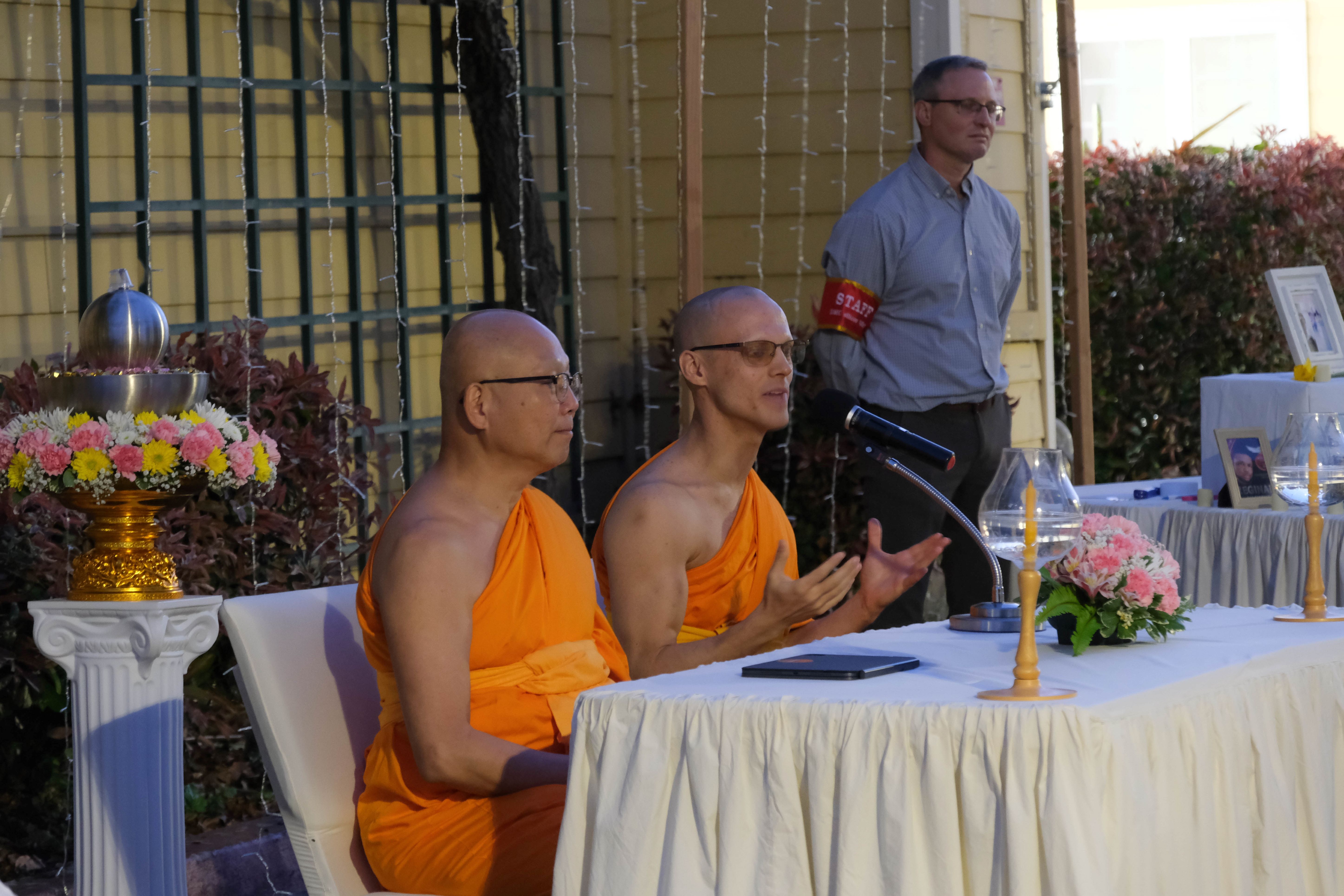 วัดพระธรรมกายซิลิคอลวัลเลย์ จัดกิจกรรม candlelight meditation and vigil