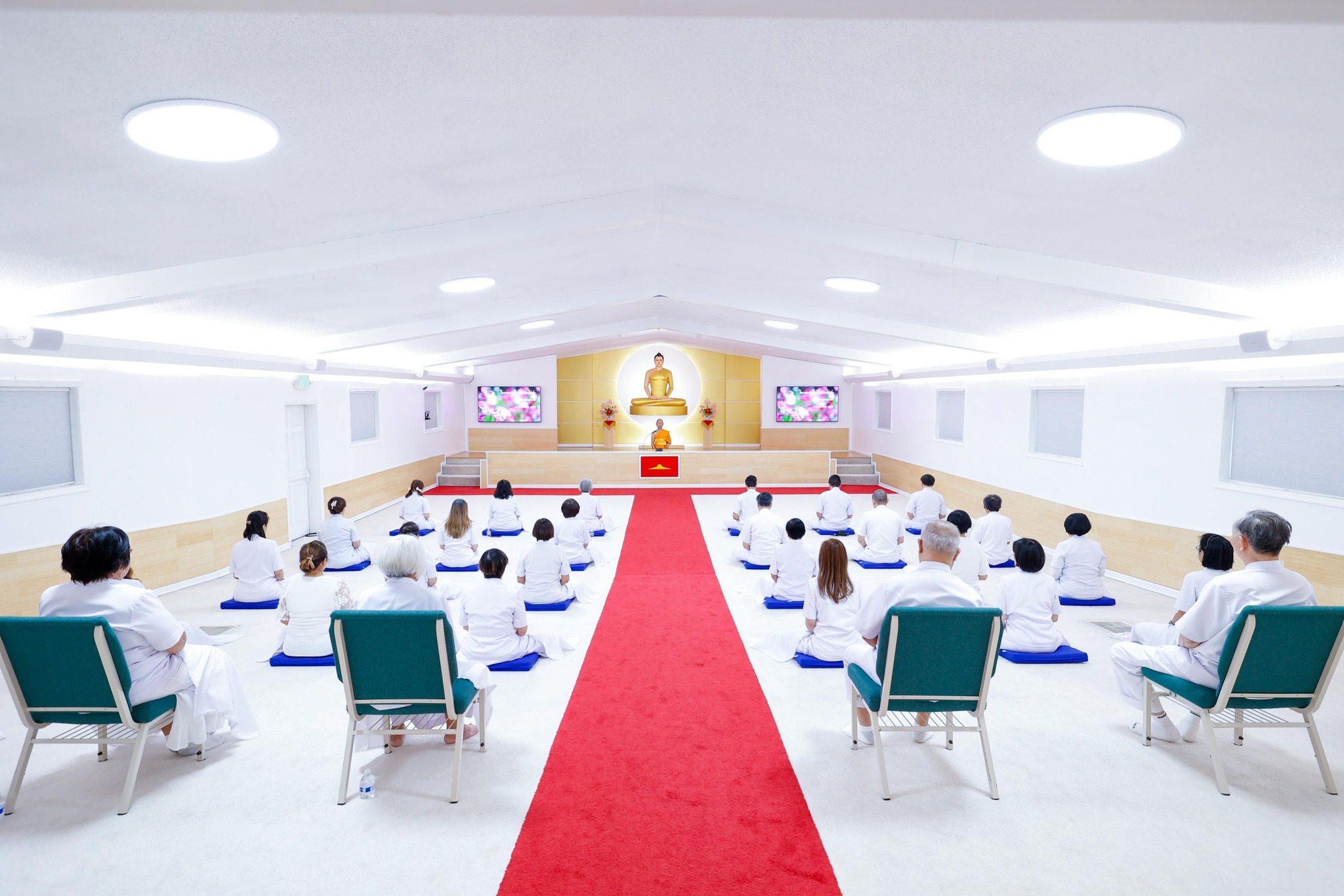 วัดพระธรรมกายจอร์เจีย จัดโครงการปฏิบัติธรรมพิเศษ “ดอกไม้บาน”