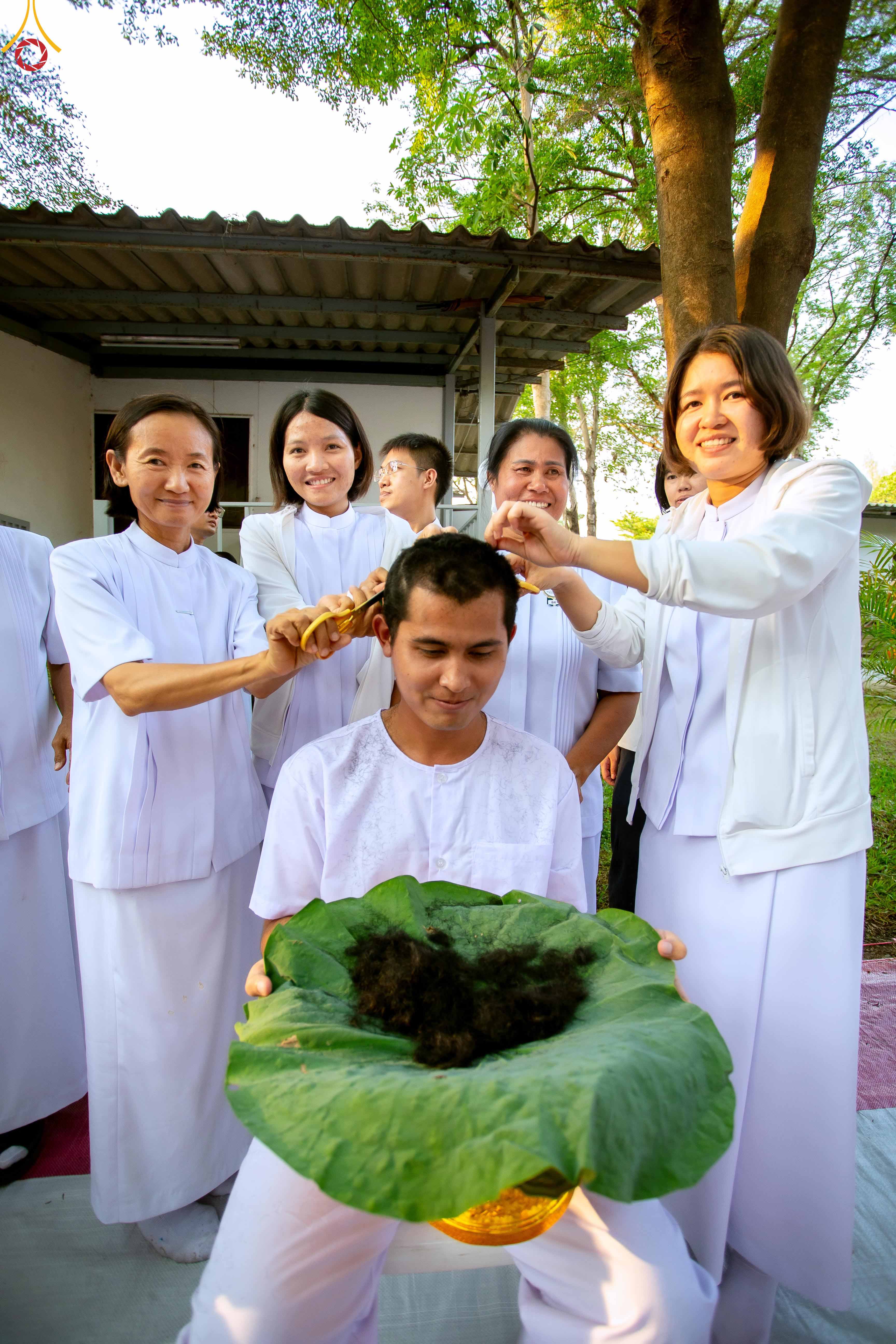 พิธีตัดปอยผมโครงการบวชบูชาธรรม 82 ปี หลวงพ่อธัมมชโย